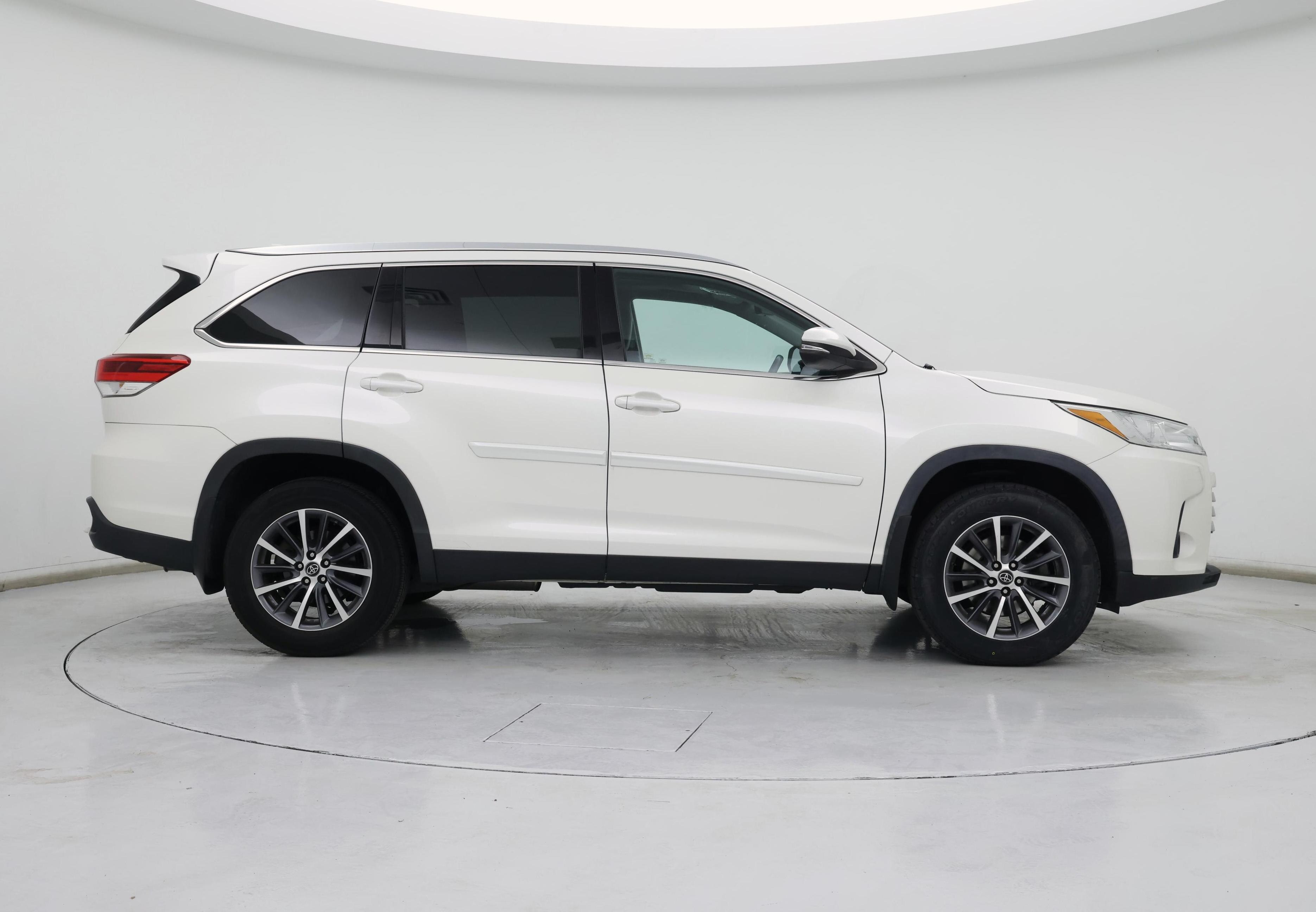 Thumbnail: 2019 Toyota Highlander - 7