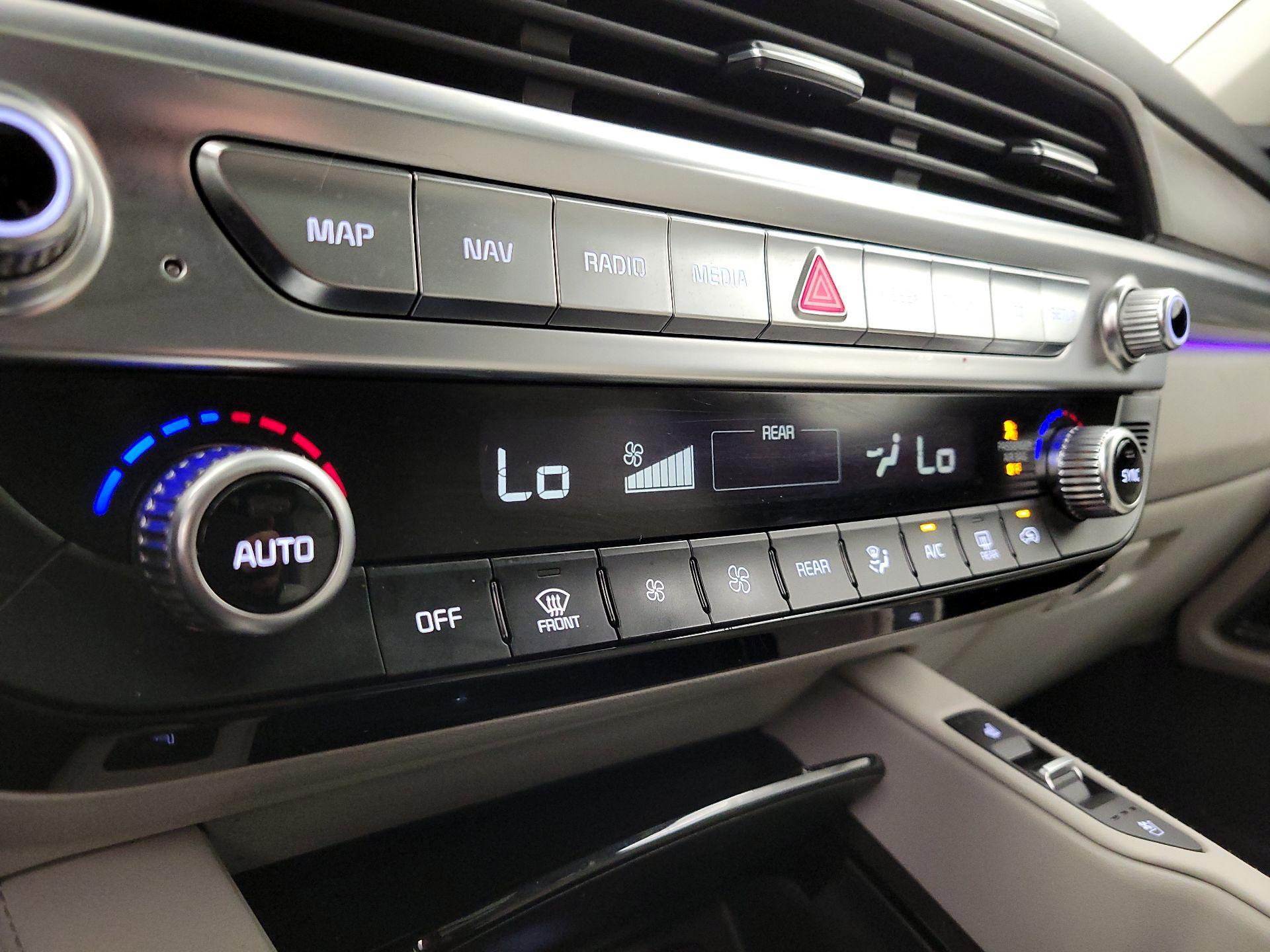 Thumbnail: 2020 Kia Telluride - 17