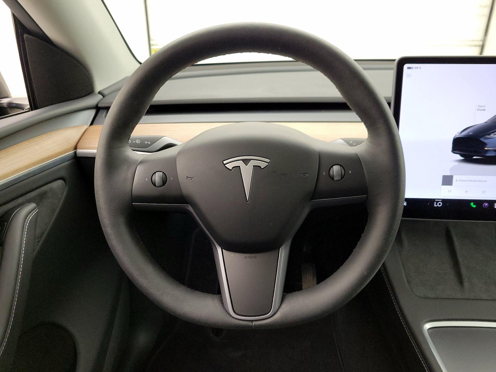 2025 Tesla Model Y Long Range - Photo 11