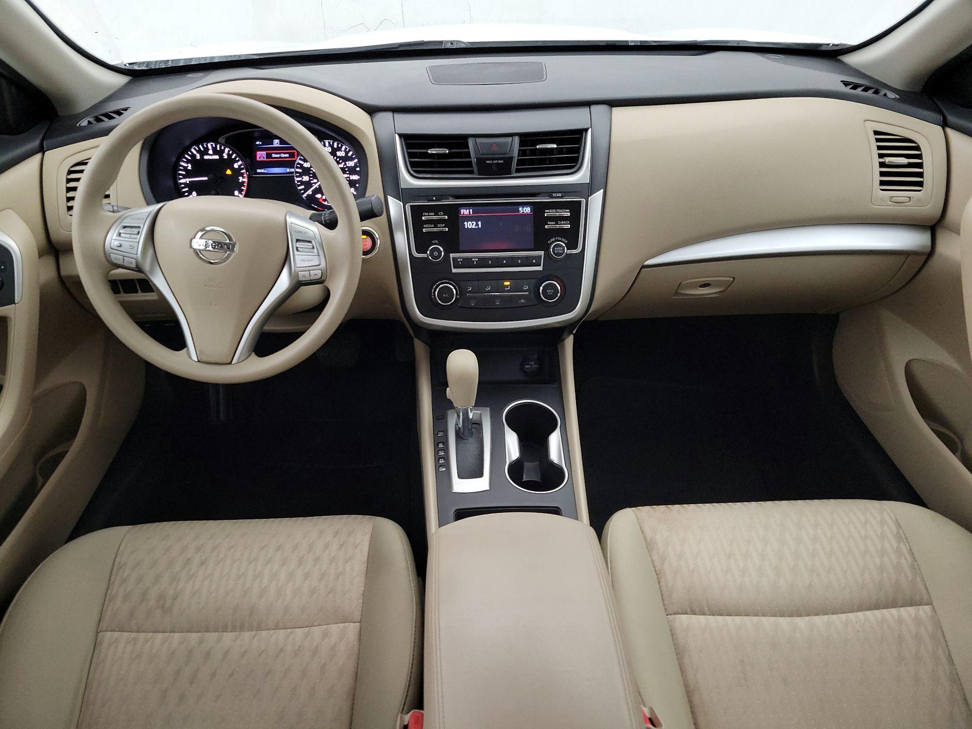 Thumbnail: 2016 Nissan Altima - 9