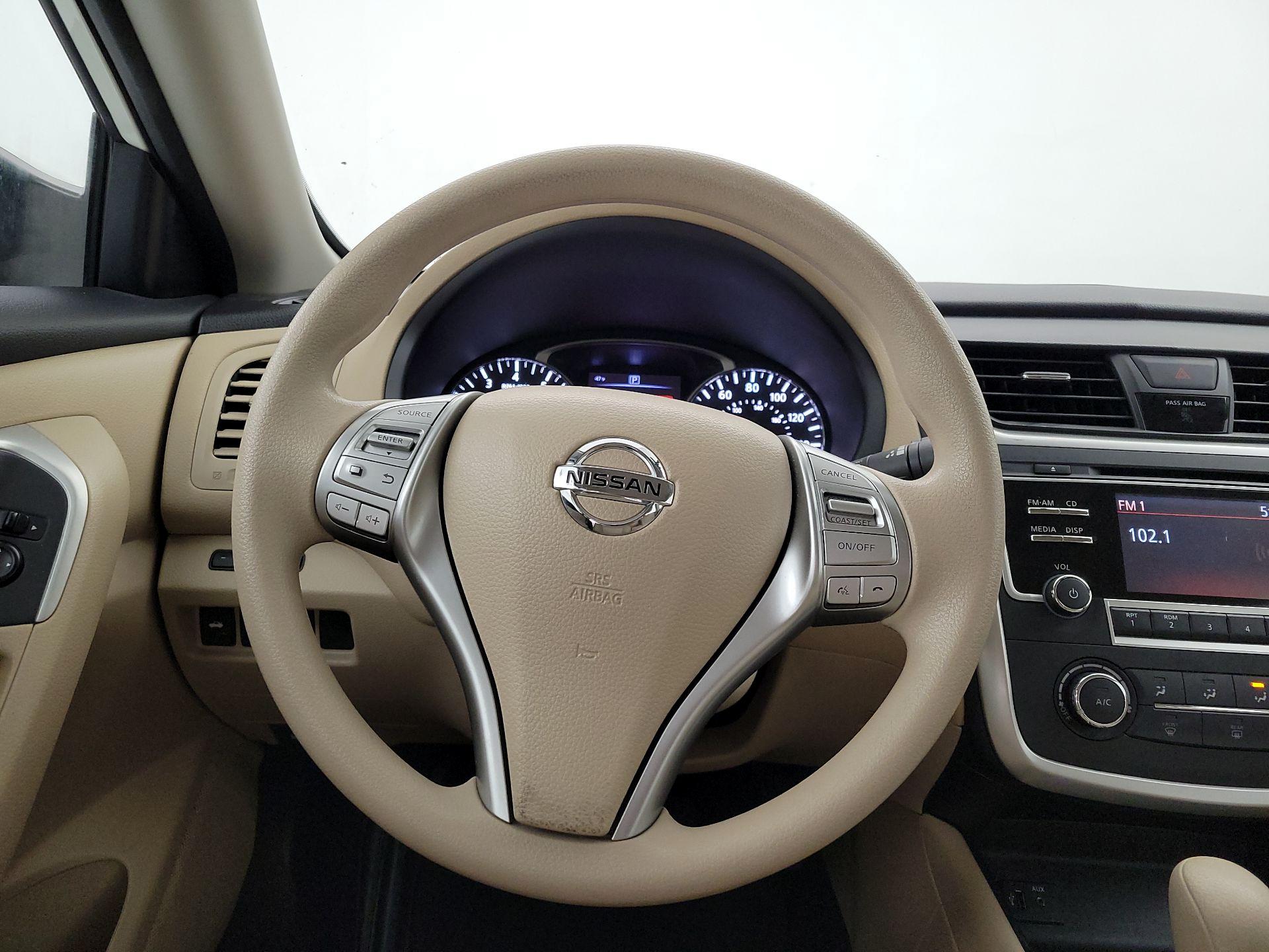 Thumbnail: 2016 Nissan Altima - 10
