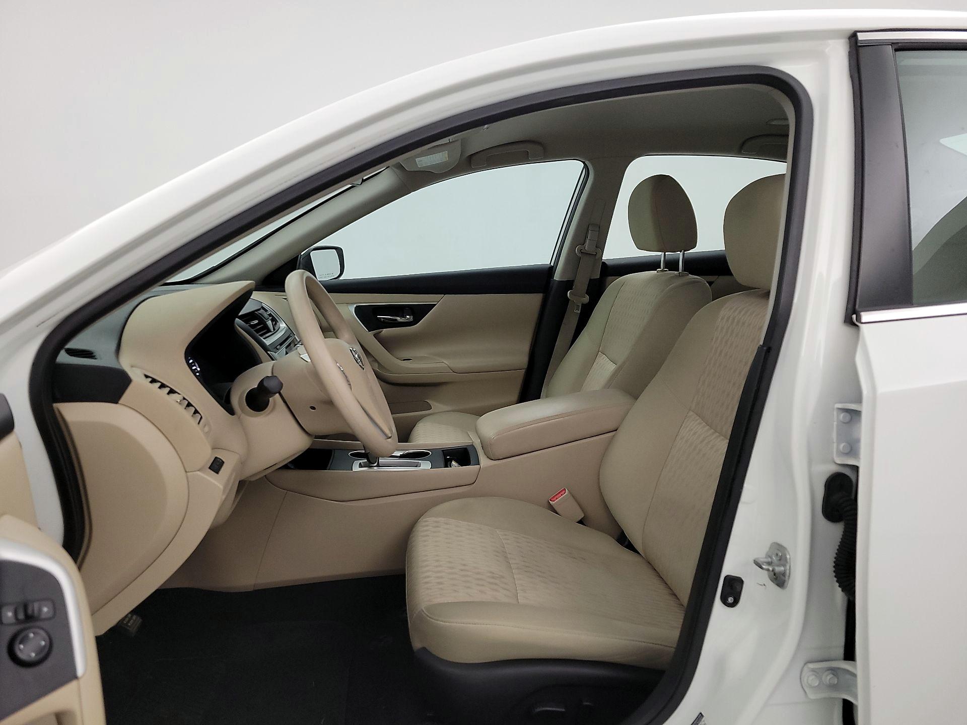 Thumbnail: 2016 Nissan Altima - 11