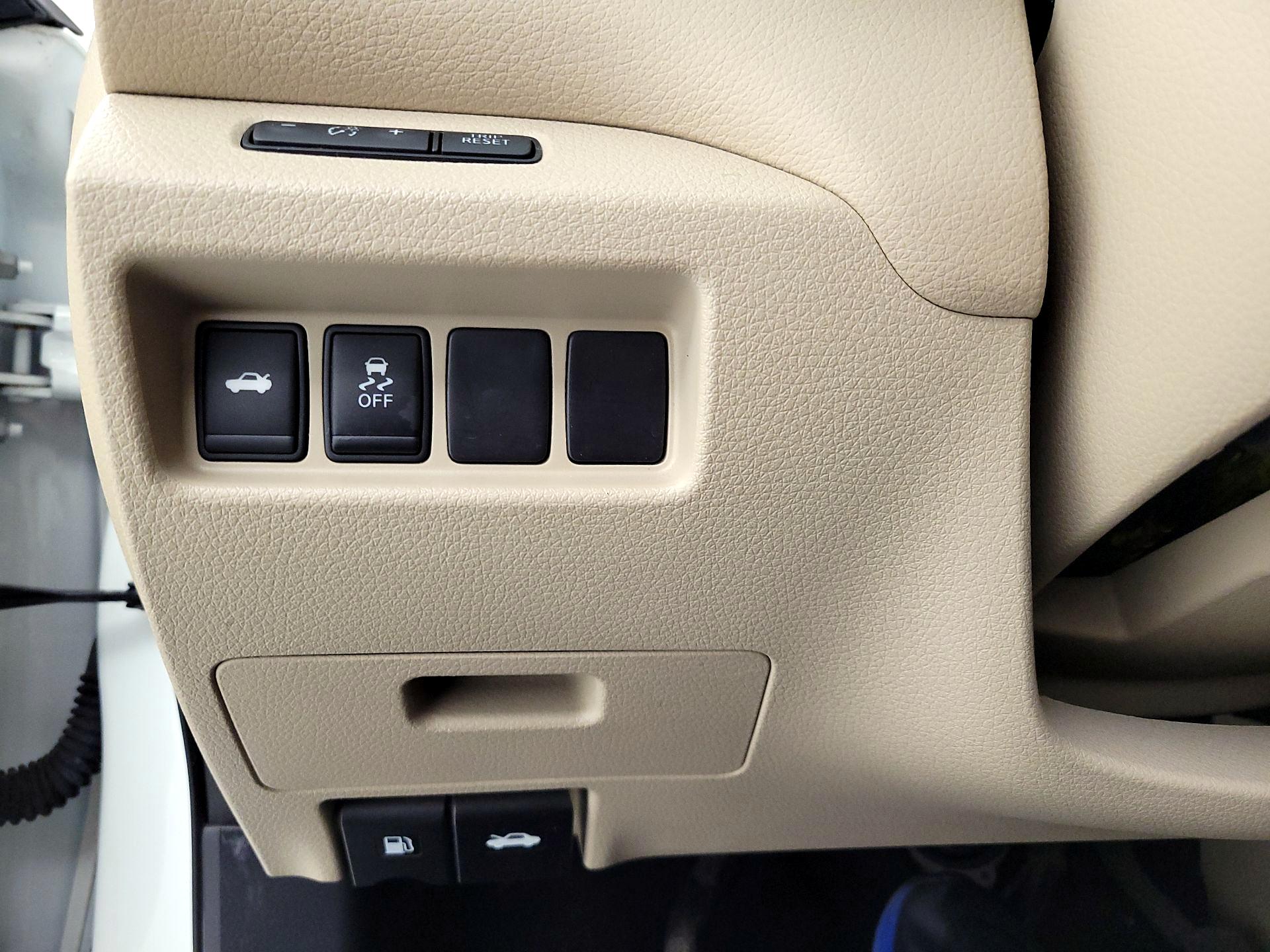 Thumbnail: 2016 Nissan Altima - 13