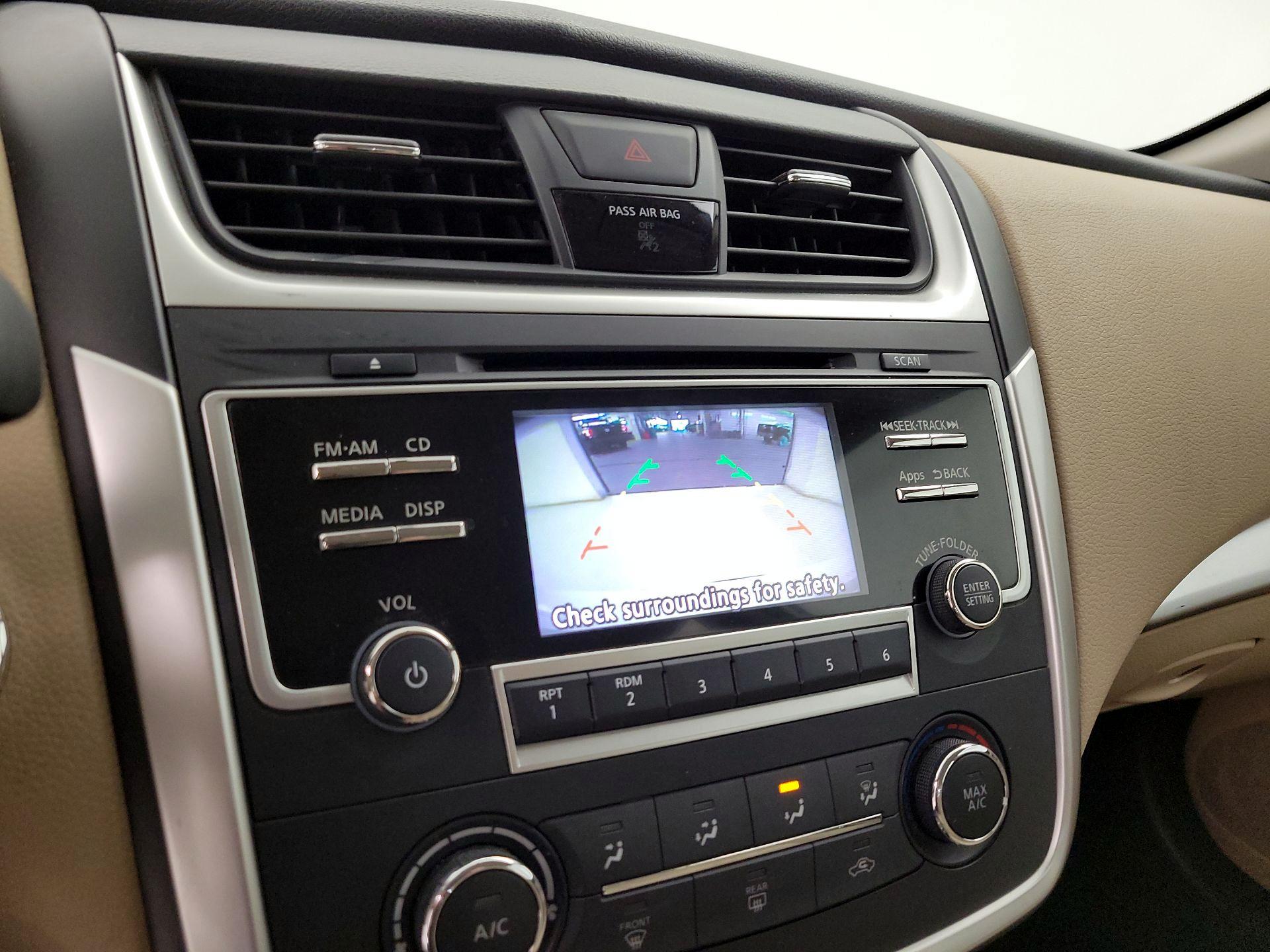 Thumbnail: 2016 Nissan Altima - 14