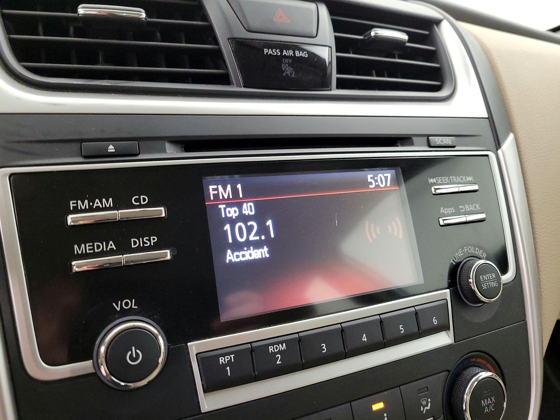 Thumbnail: 2016 Nissan Altima - 15