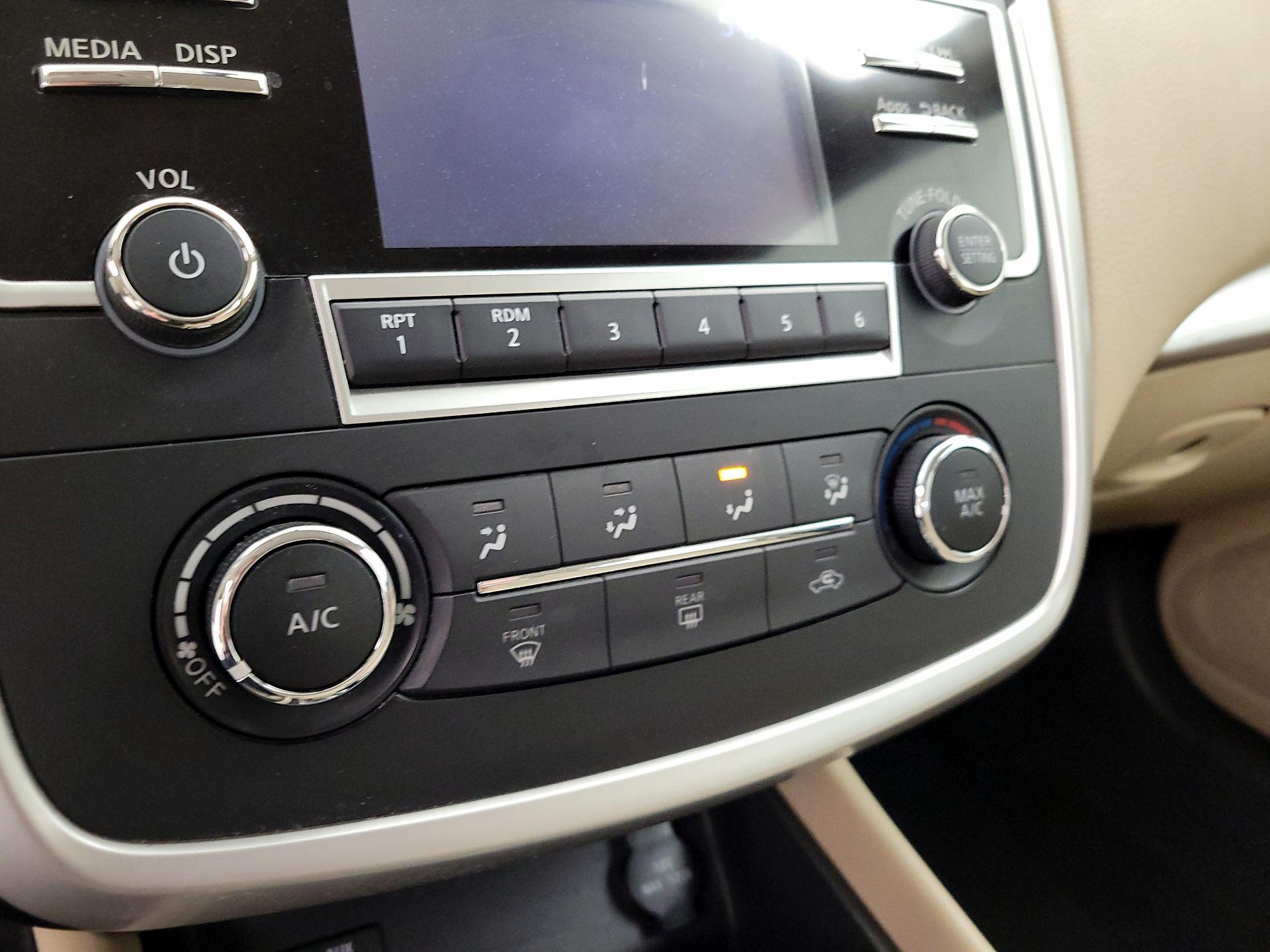 Thumbnail: 2016 Nissan Altima - 16