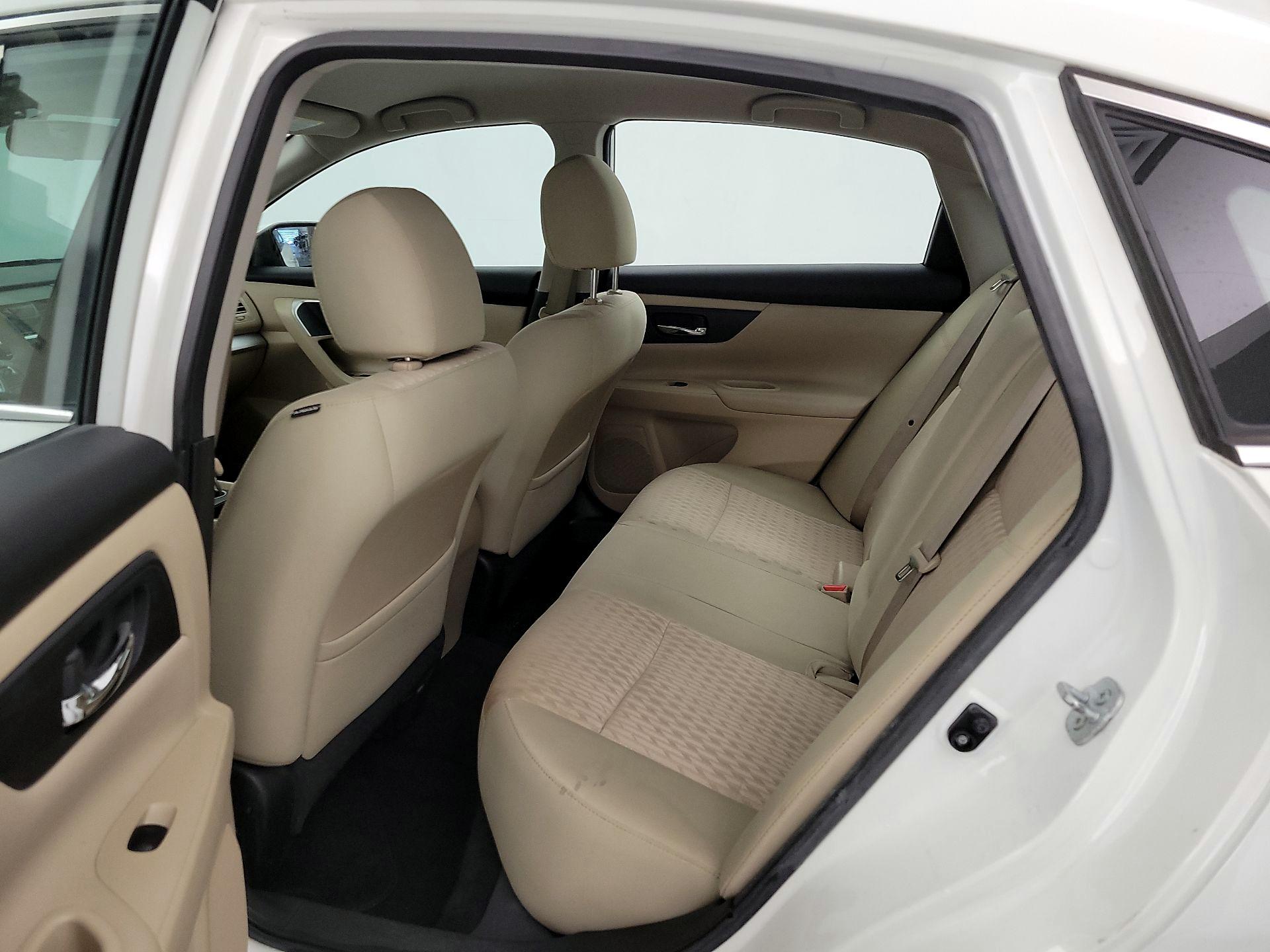 Thumbnail: 2016 Nissan Altima - 19