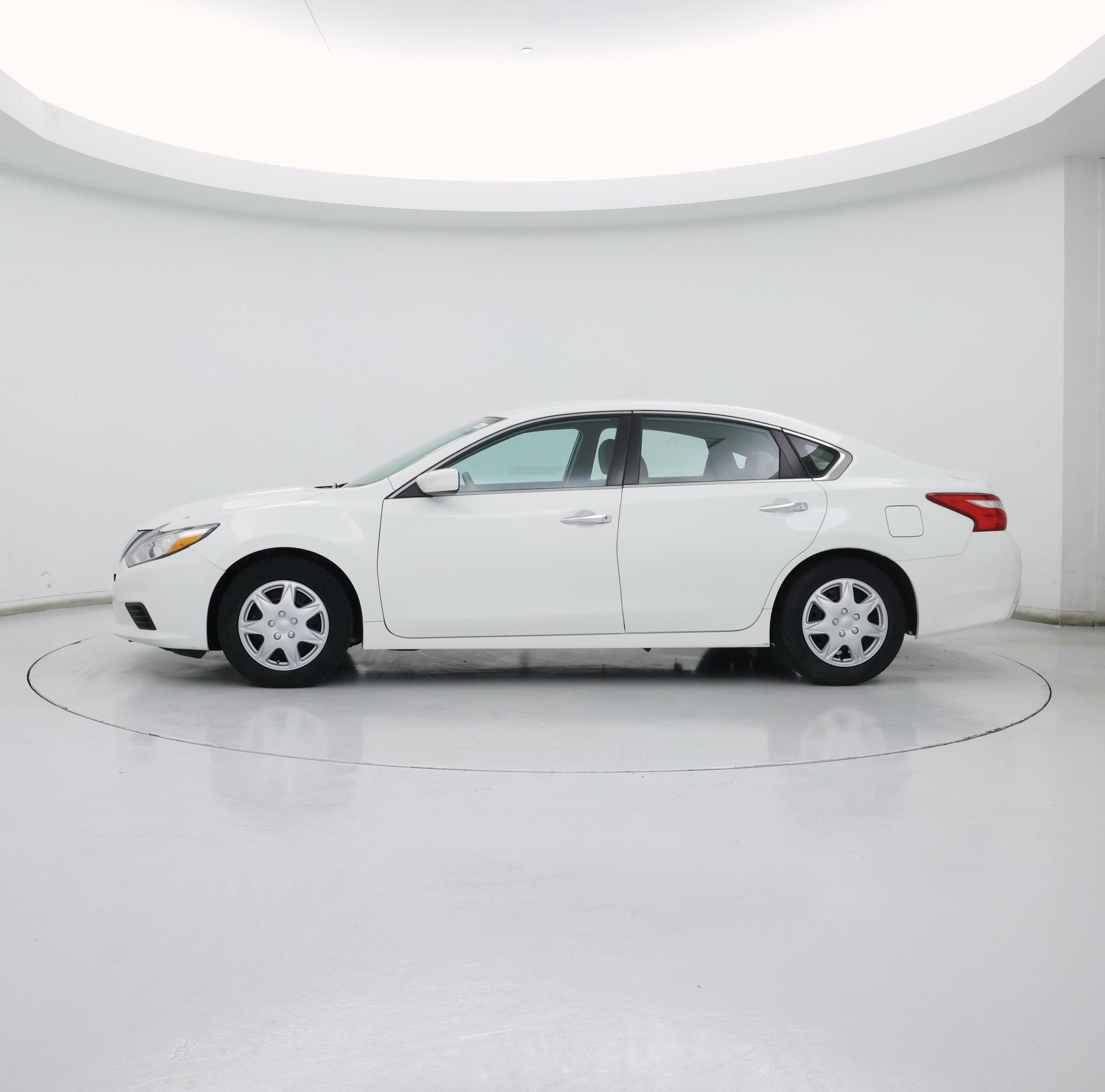 Thumbnail: 2016 Nissan Altima - 3