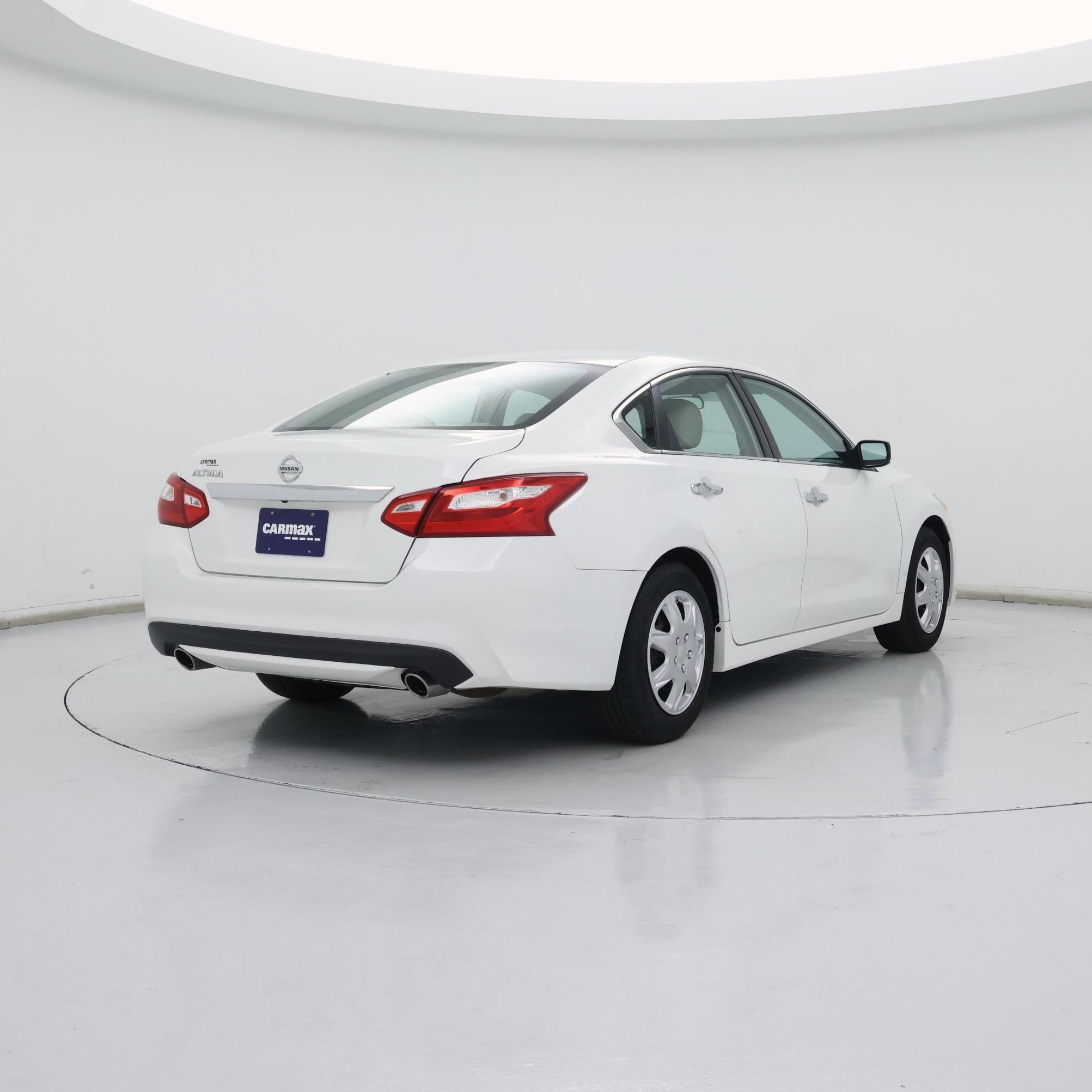 Thumbnail: 2016 Nissan Altima - 8