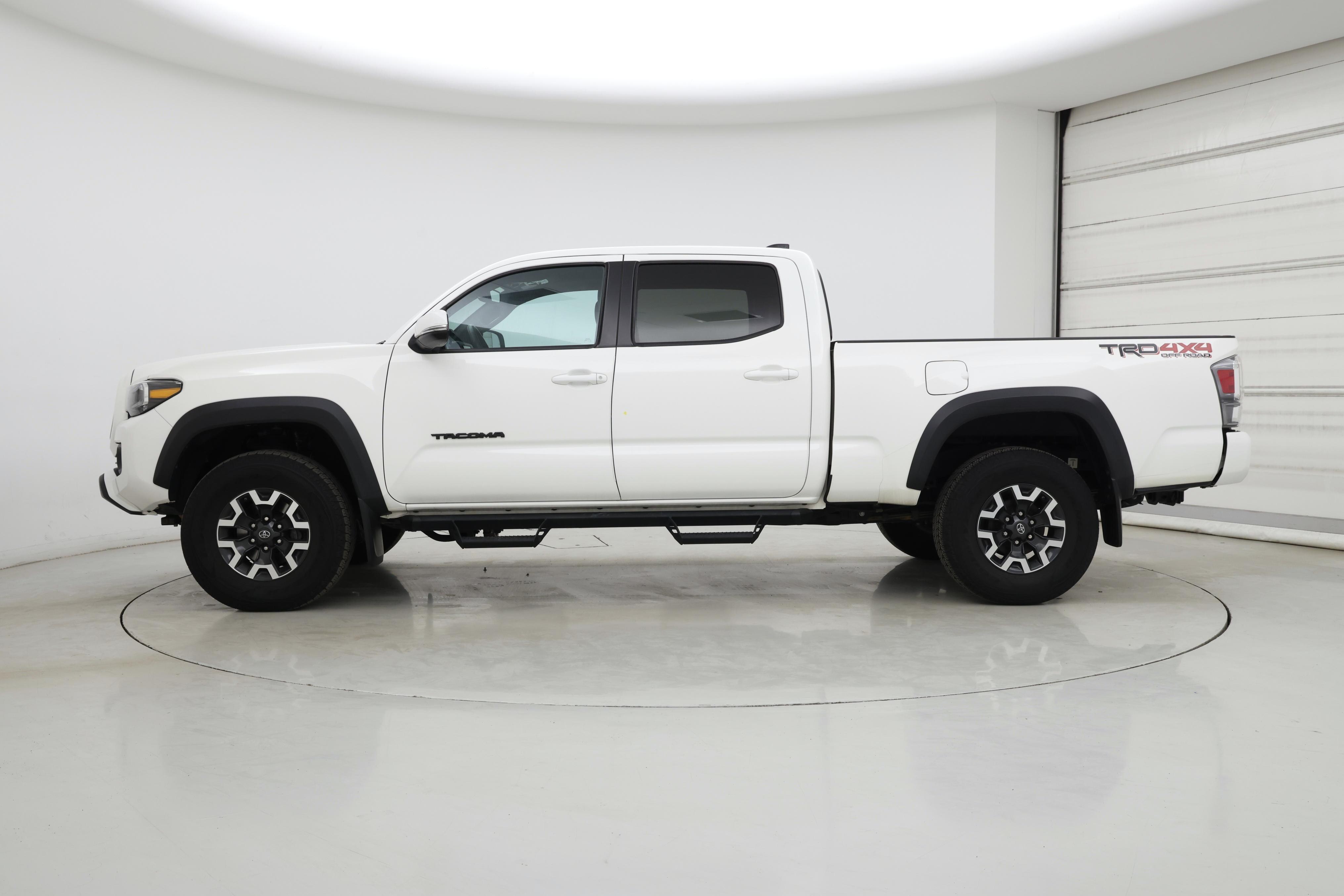 Thumbnail: 2021 Toyota Tacoma - 3
