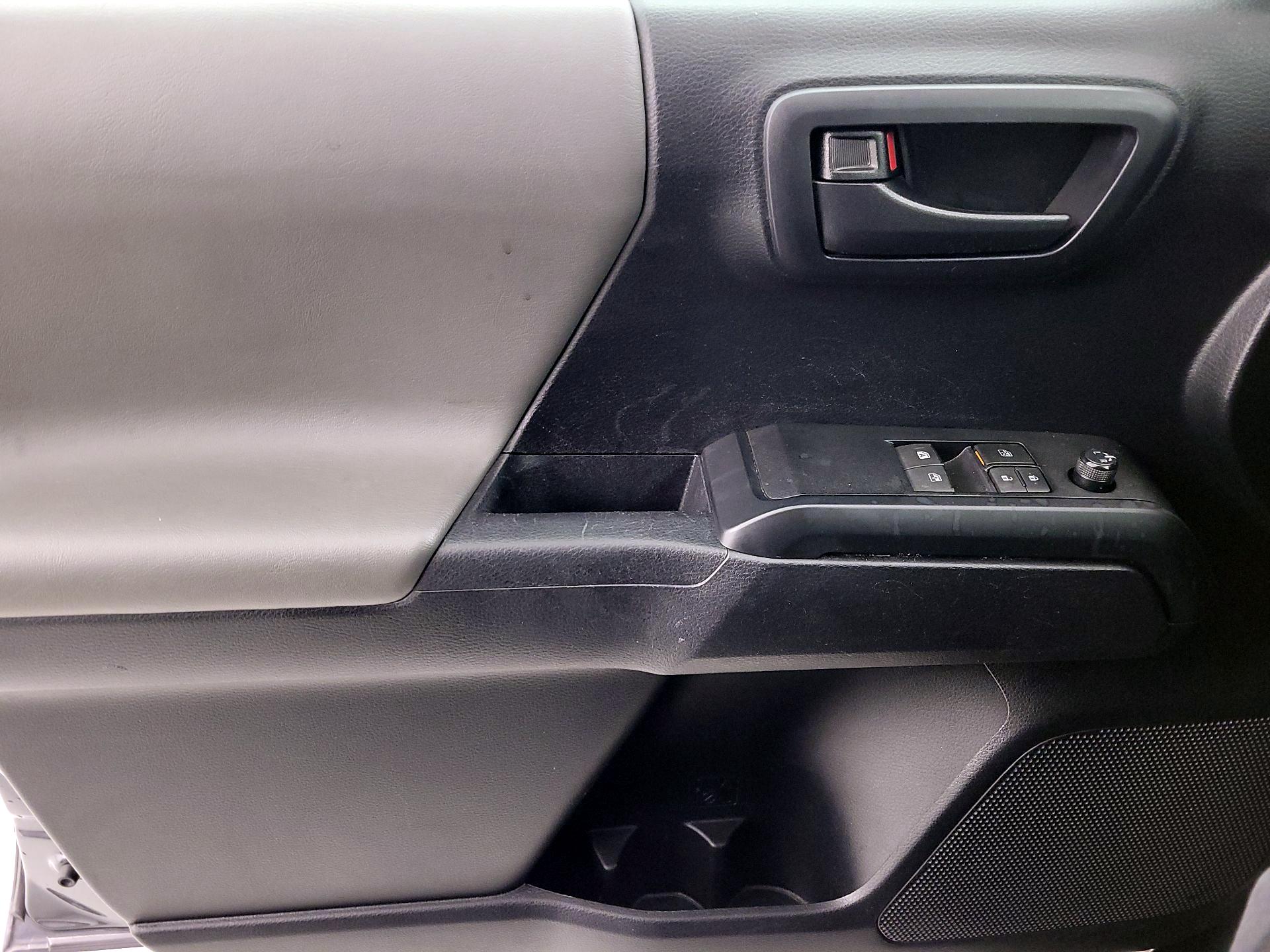 Thumbnail: 2019 Toyota Tacoma - 12