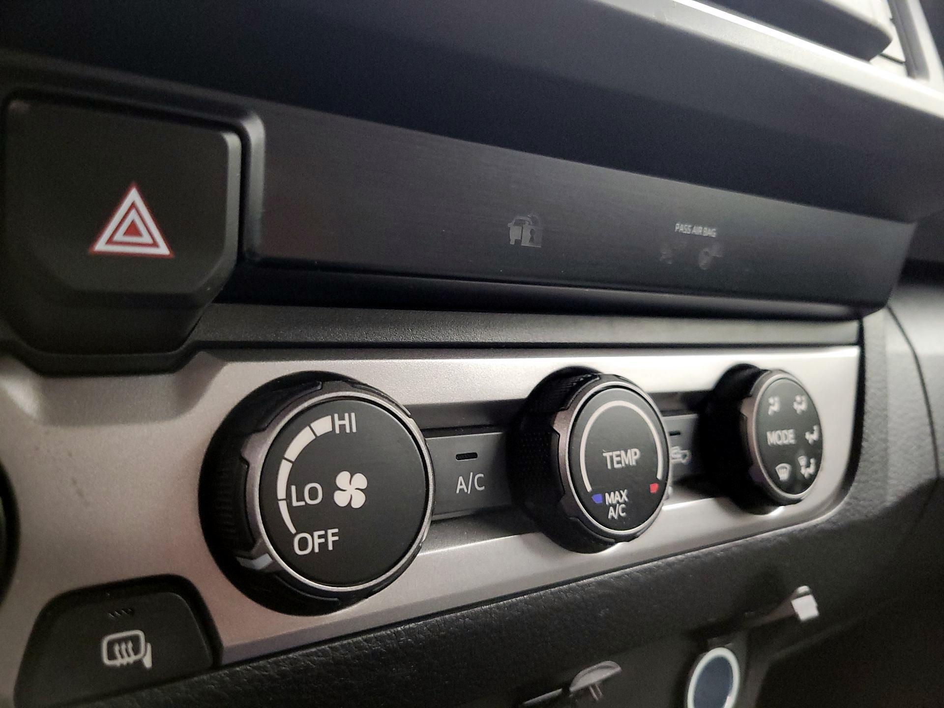 Thumbnail: 2019 Toyota Tacoma - 16