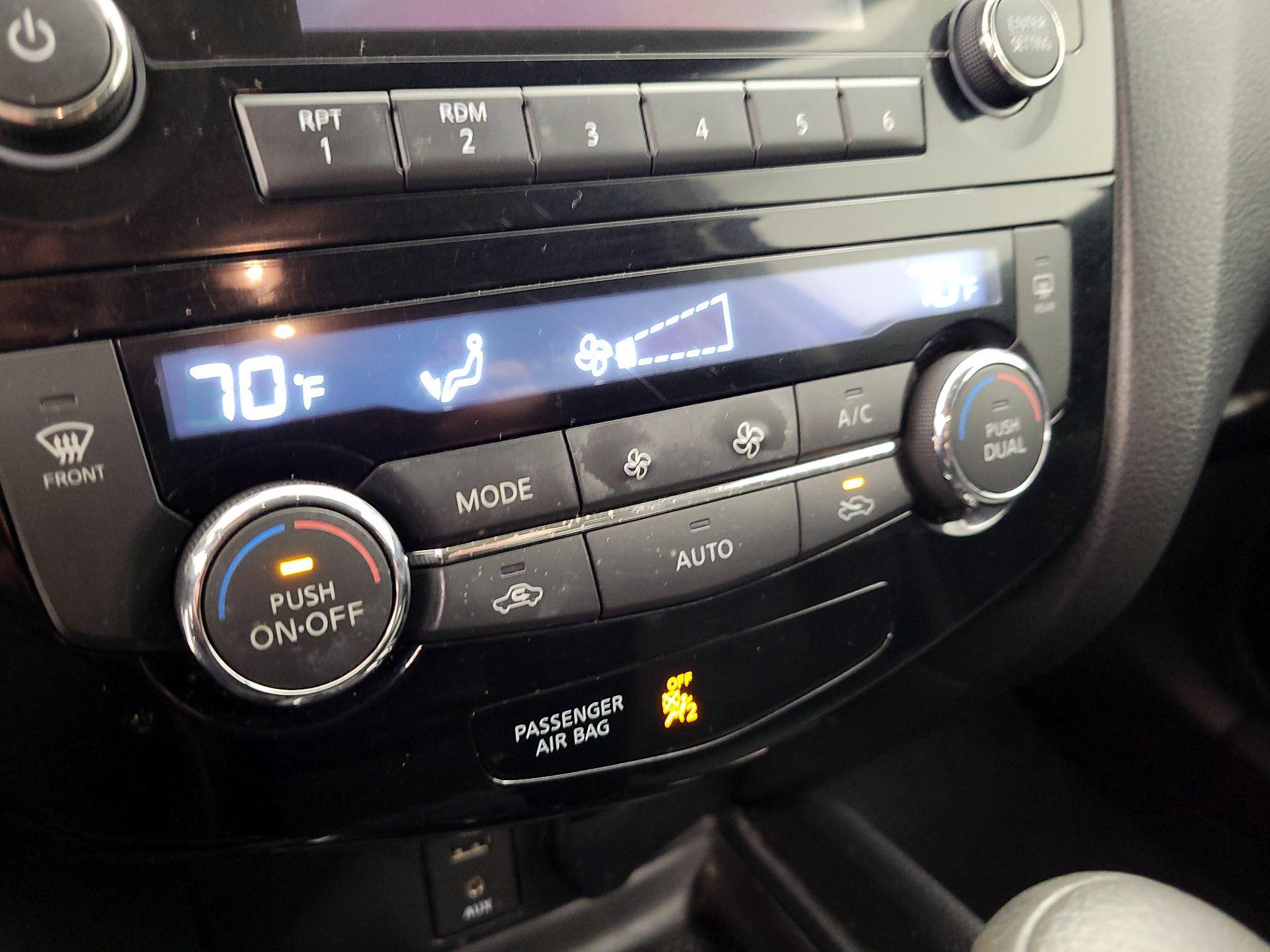 Thumbnail: 2016 Nissan Rogue - 16