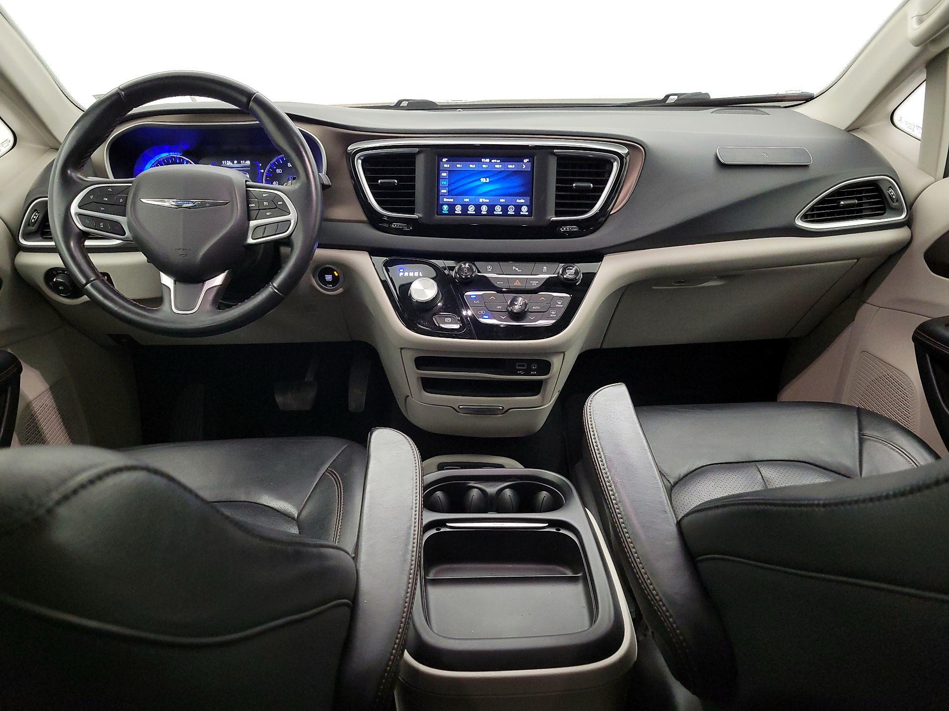 Thumbnail: 2018 Chrysler Pacifica - 9