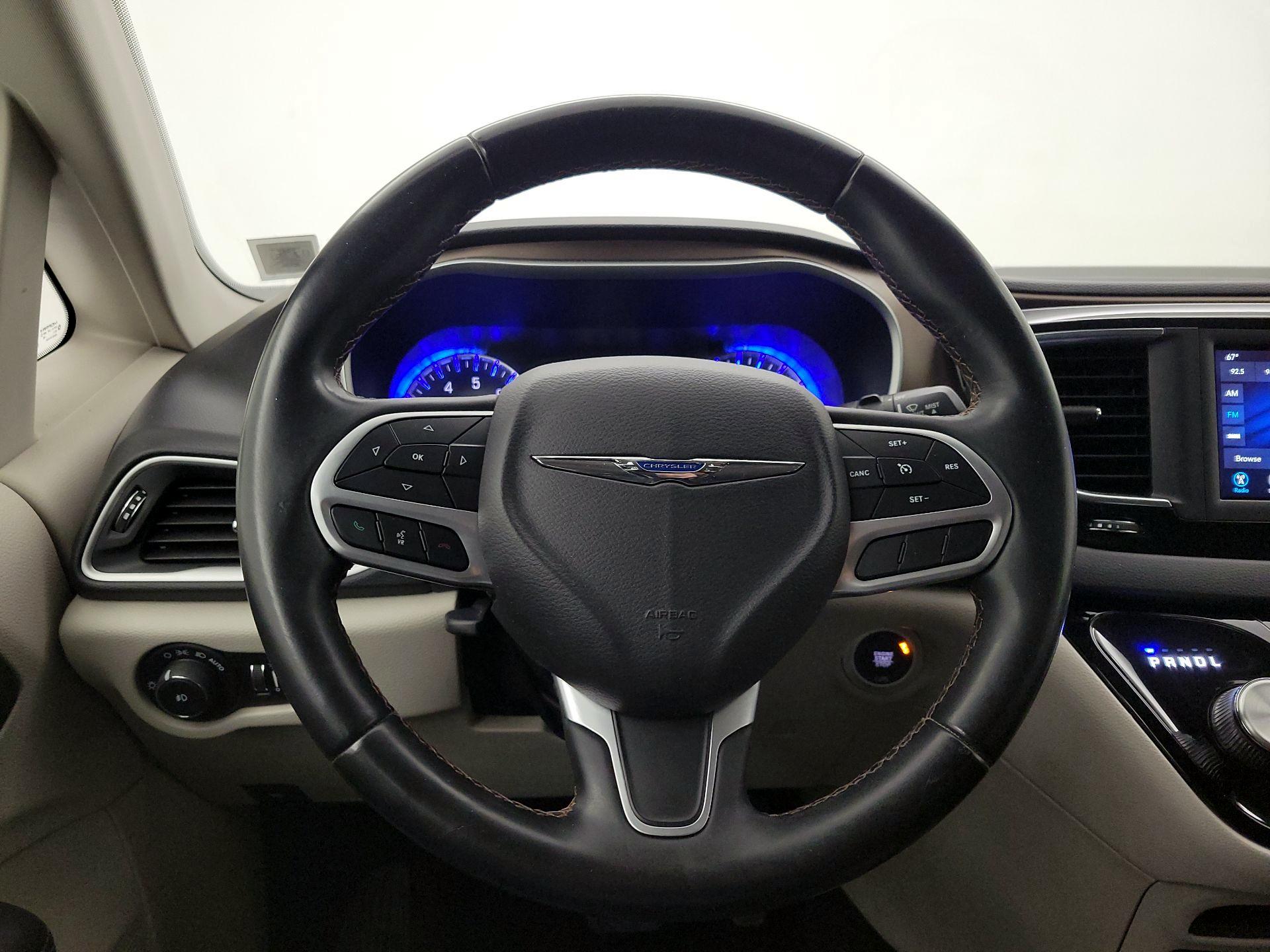 Thumbnail: 2018 Chrysler Pacifica - 10