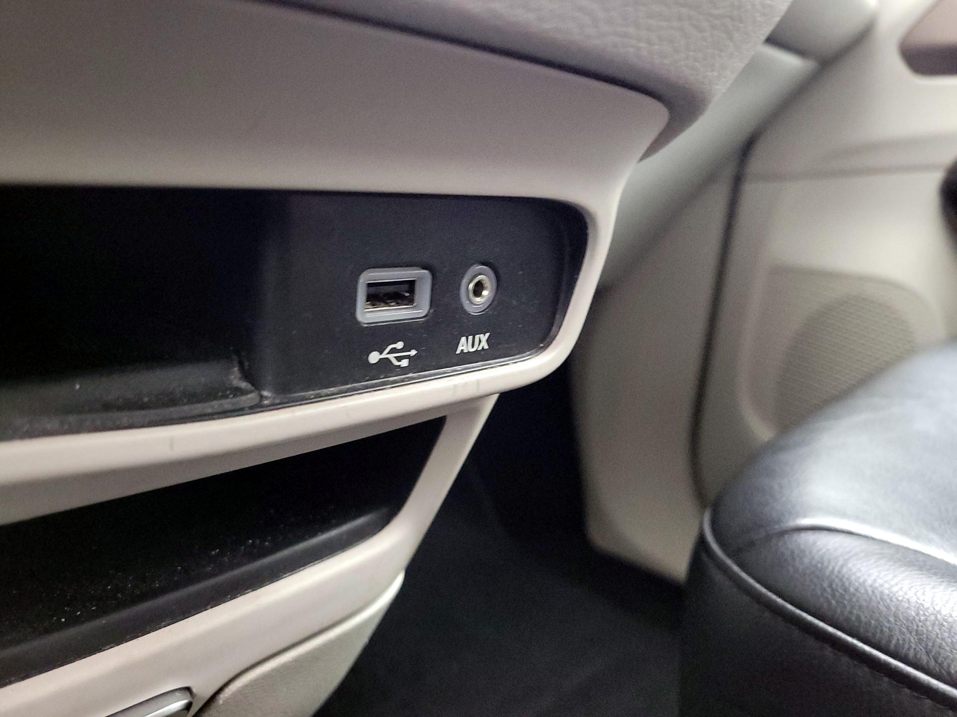 Thumbnail: 2018 Chrysler Pacifica - 18