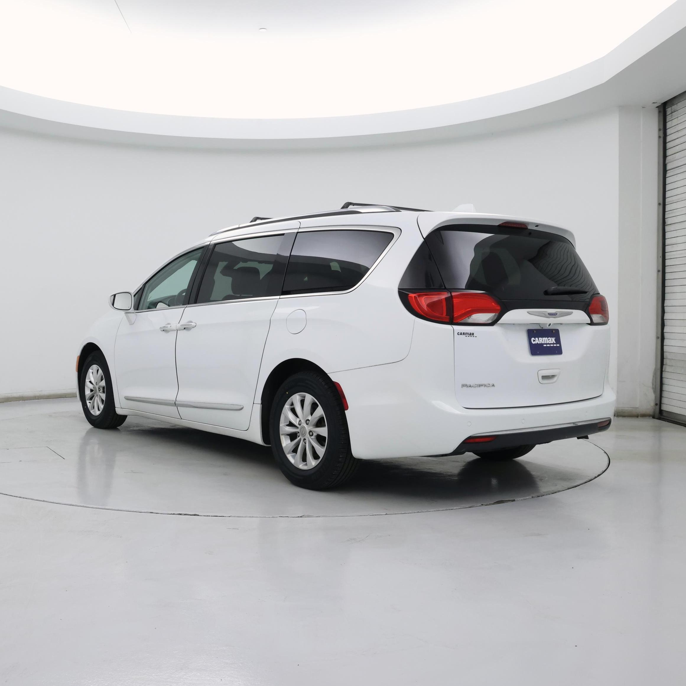 Thumbnail: 2018 Chrysler Pacifica - 2