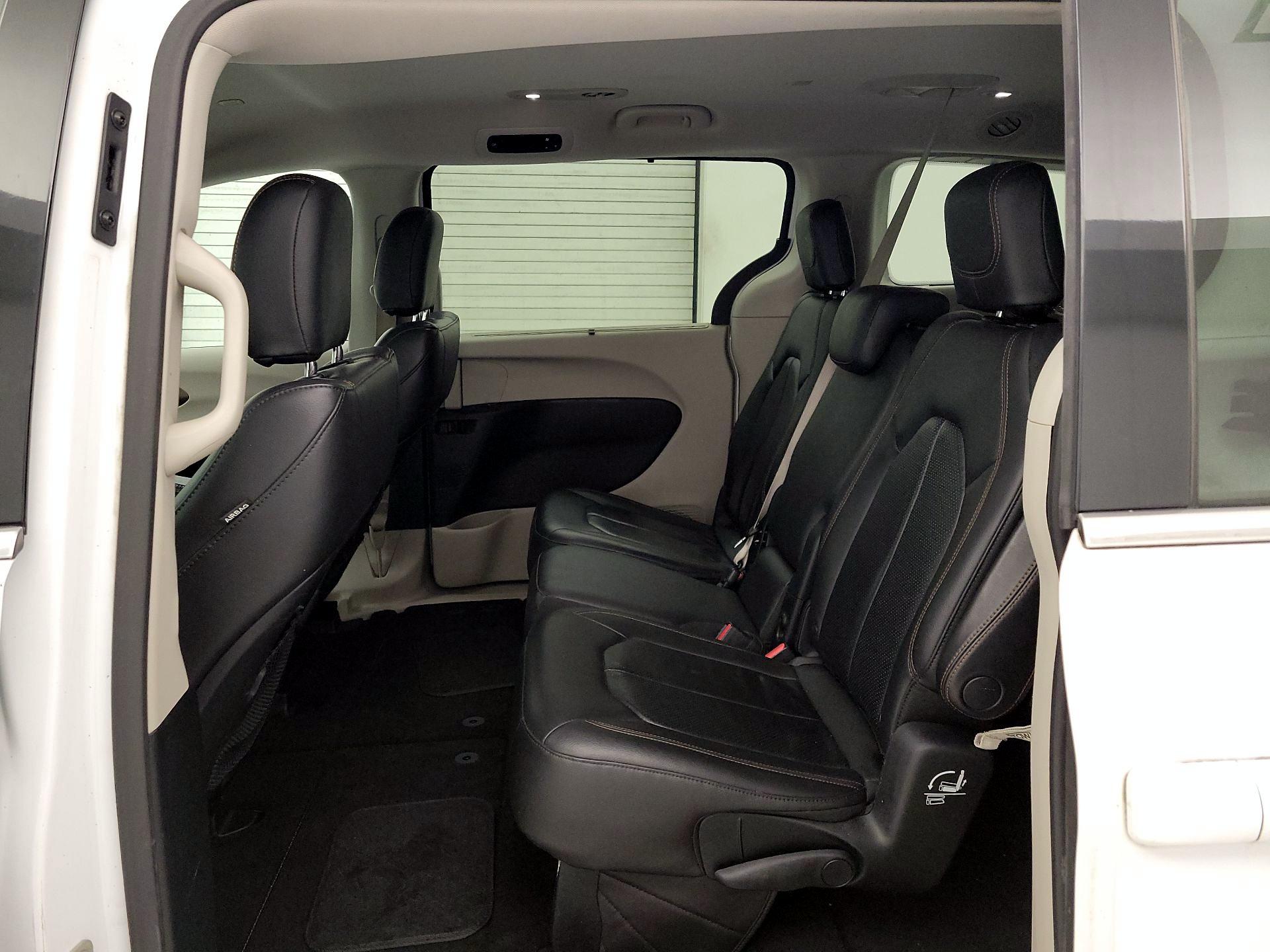 Thumbnail: 2018 Chrysler Pacifica - 19