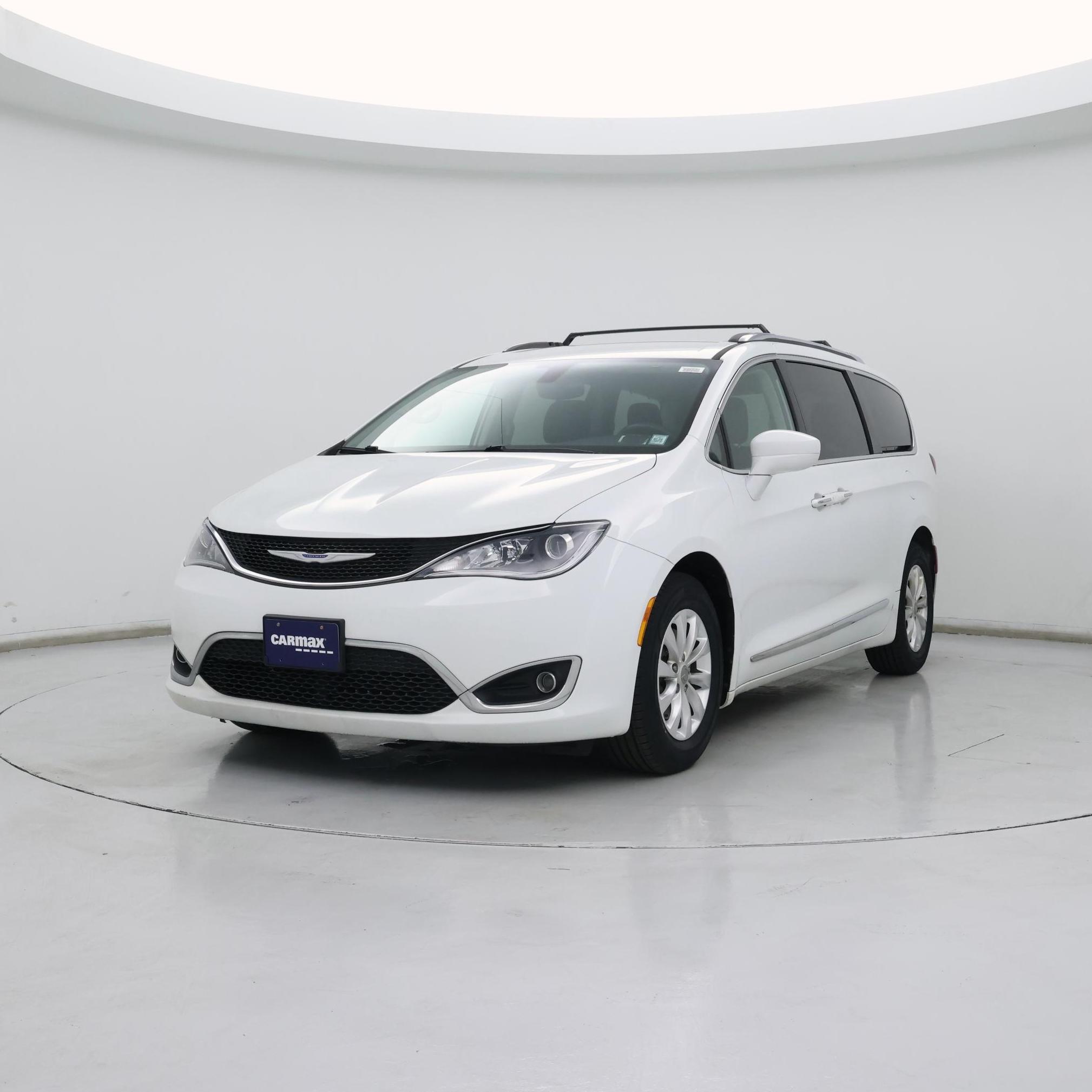 Thumbnail: 2018 Chrysler Pacifica - 4