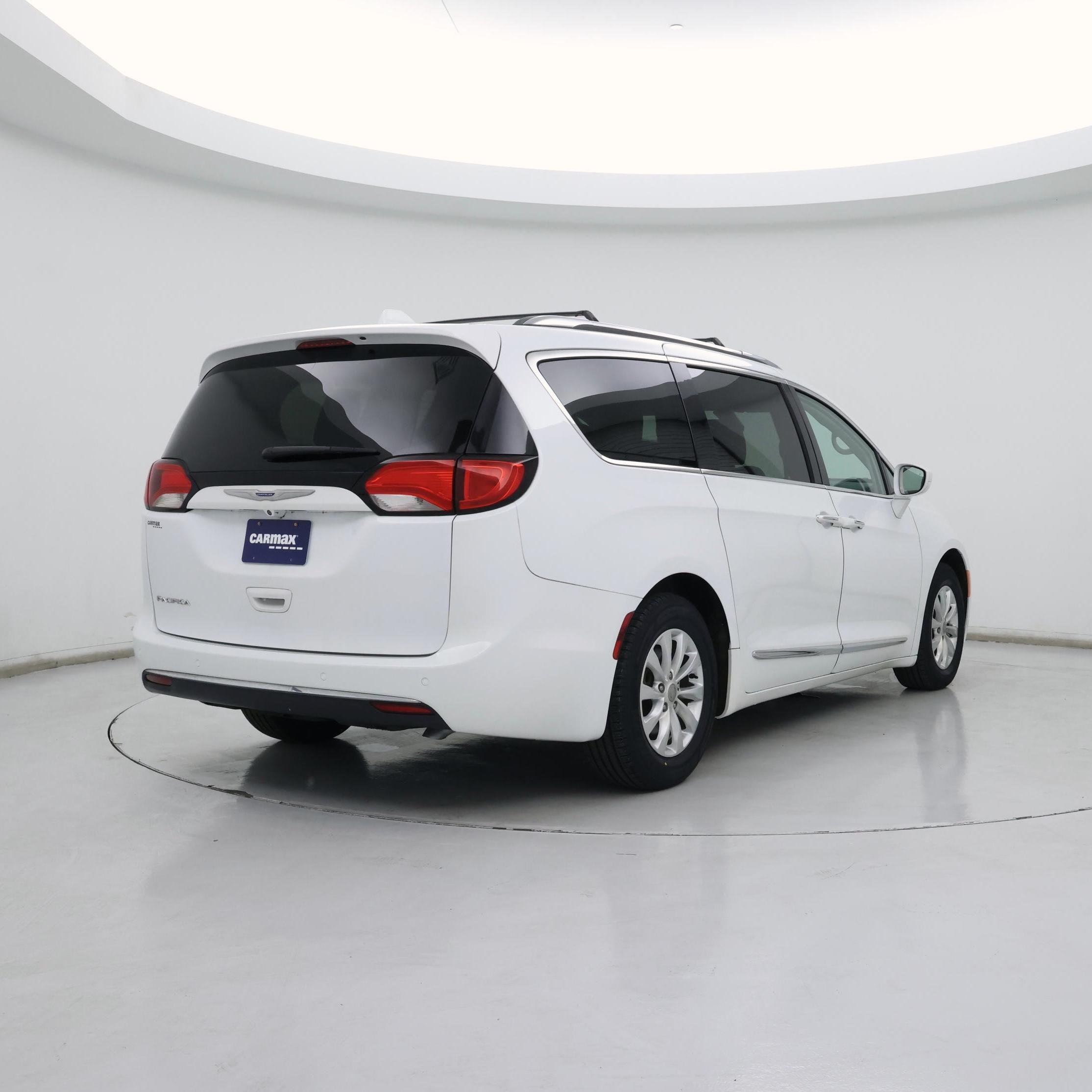 Thumbnail: 2018 Chrysler Pacifica - 8