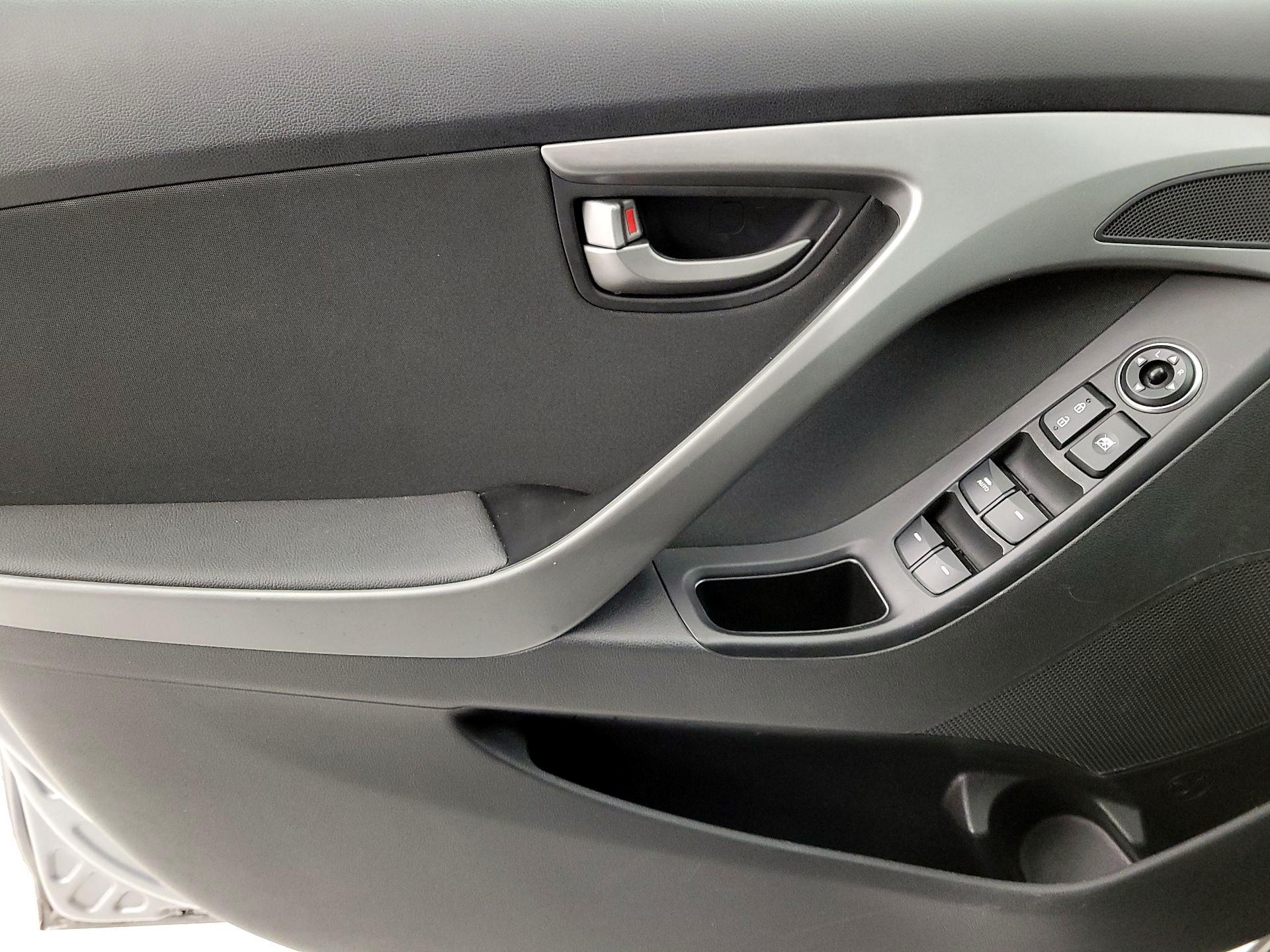 Thumbnail: 2016 Hyundai Elantra - 12
