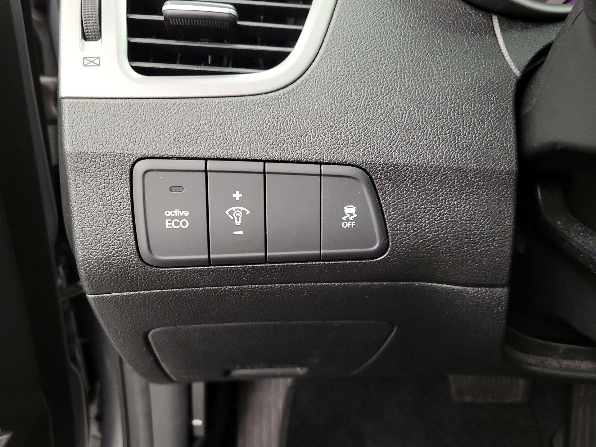 Thumbnail: 2016 Hyundai Elantra - 13