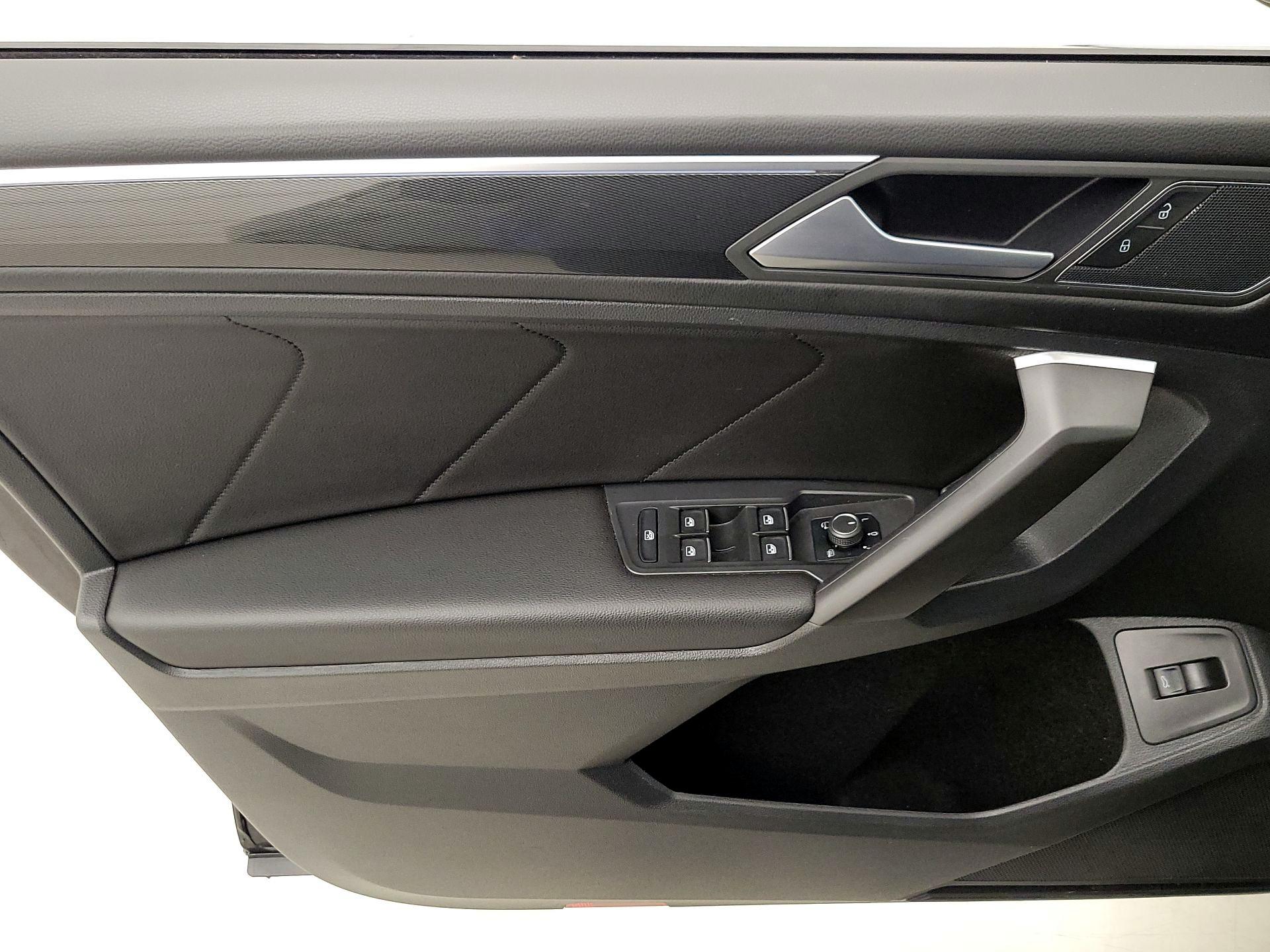 Thumbnail: 2021 Volkswagen Tiguan - 12