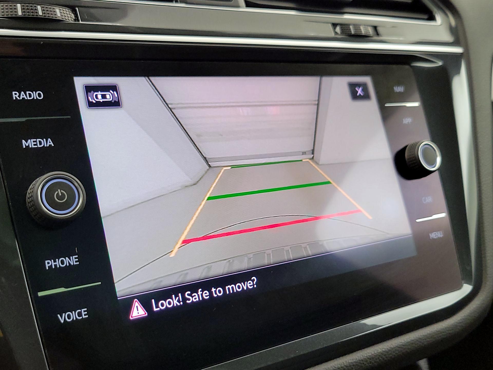 Thumbnail: 2021 Volkswagen Tiguan - 15