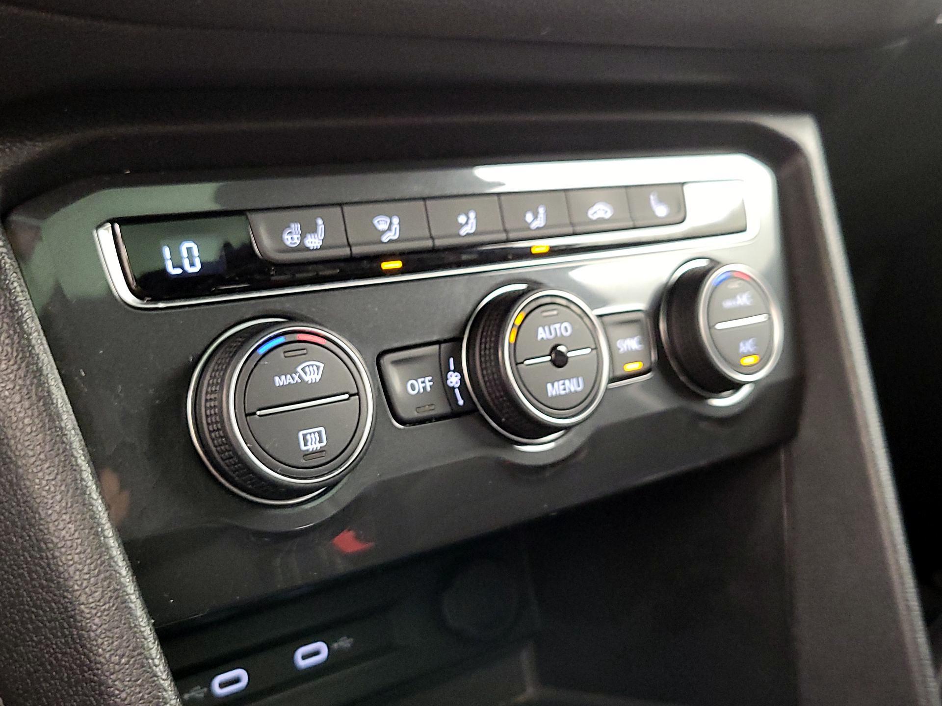 Thumbnail: 2021 Volkswagen Tiguan - 17