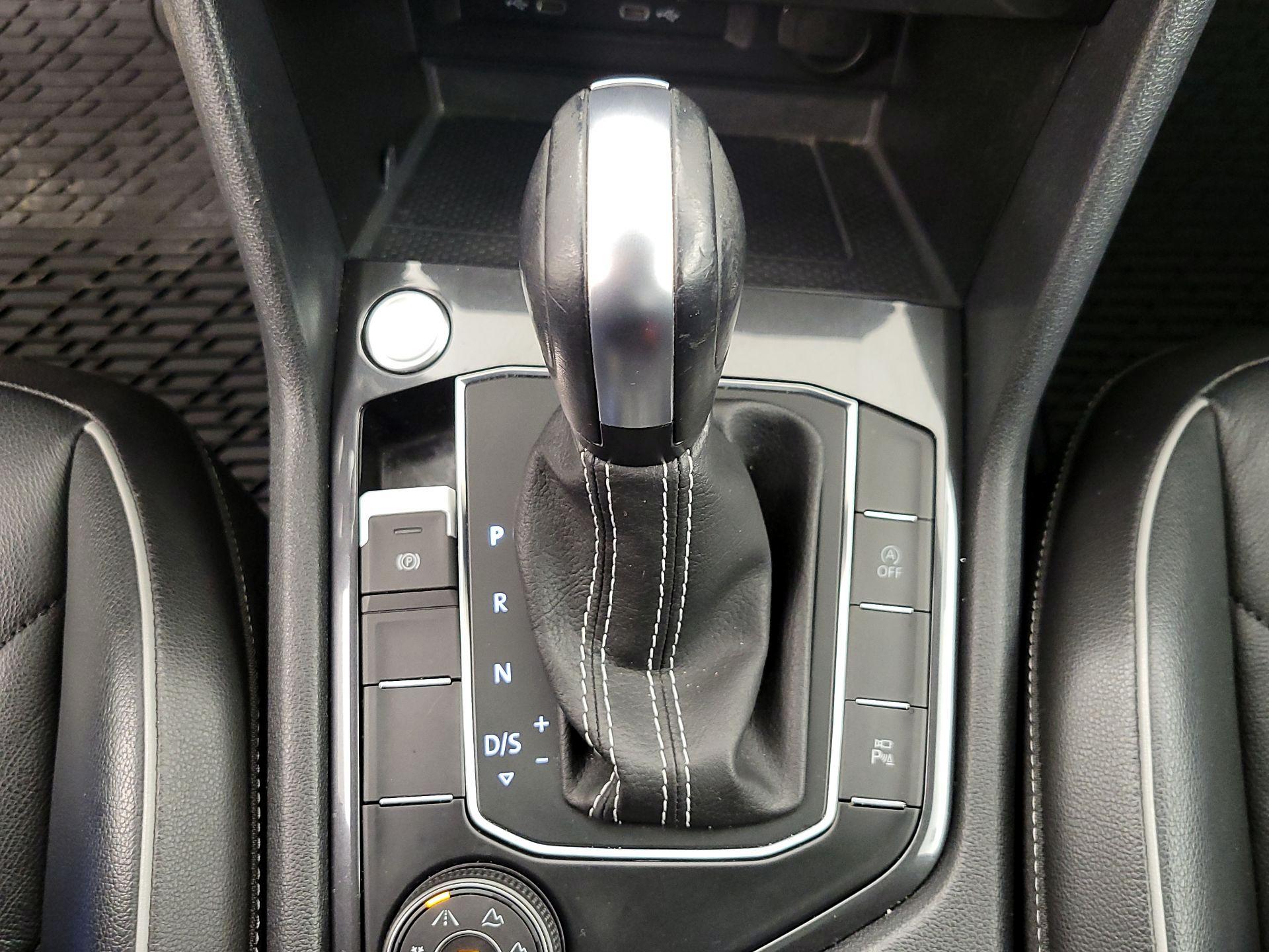 Thumbnail: 2021 Volkswagen Tiguan - 18