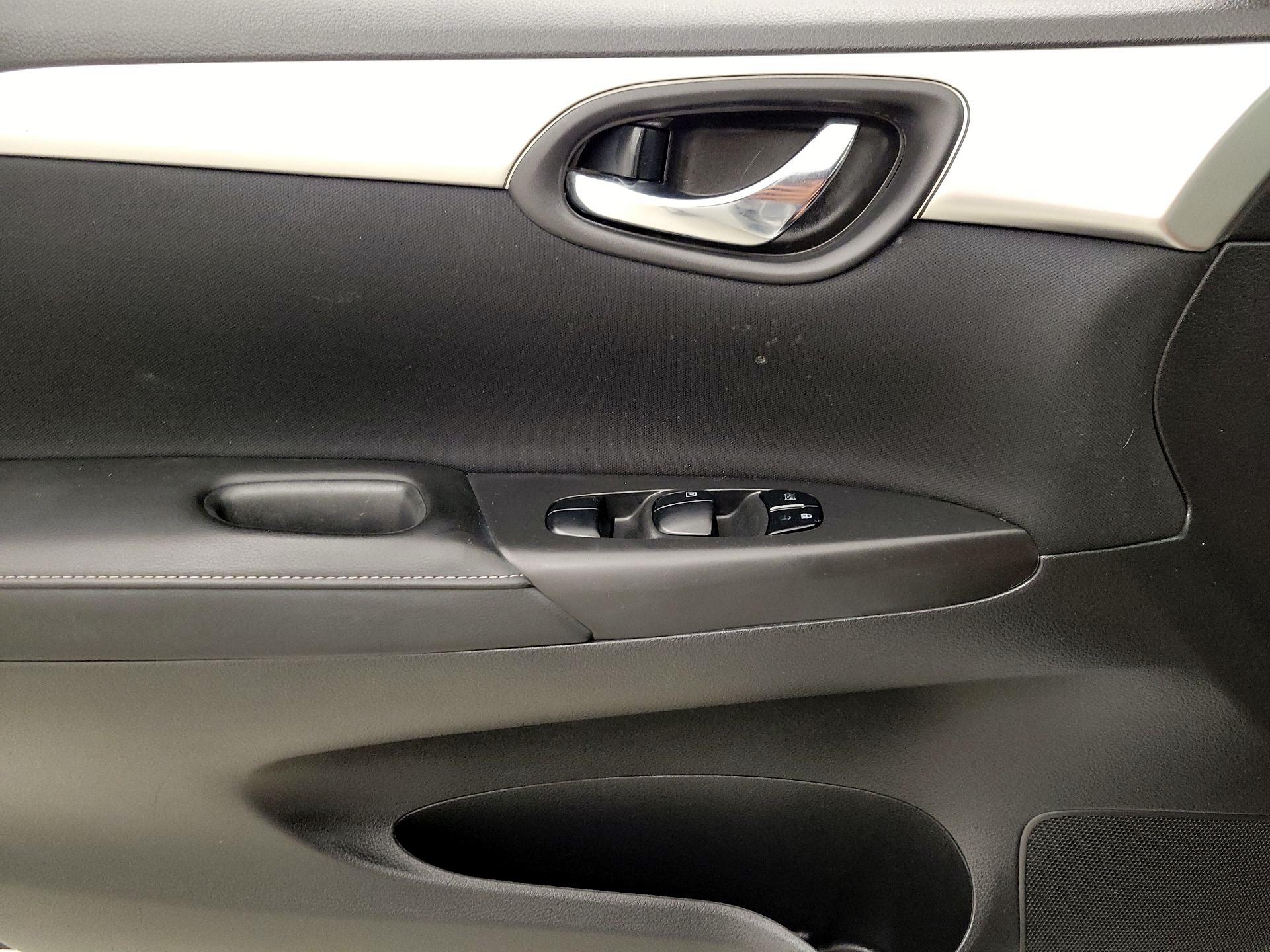 Thumbnail: 2019 Nissan Sentra - 12