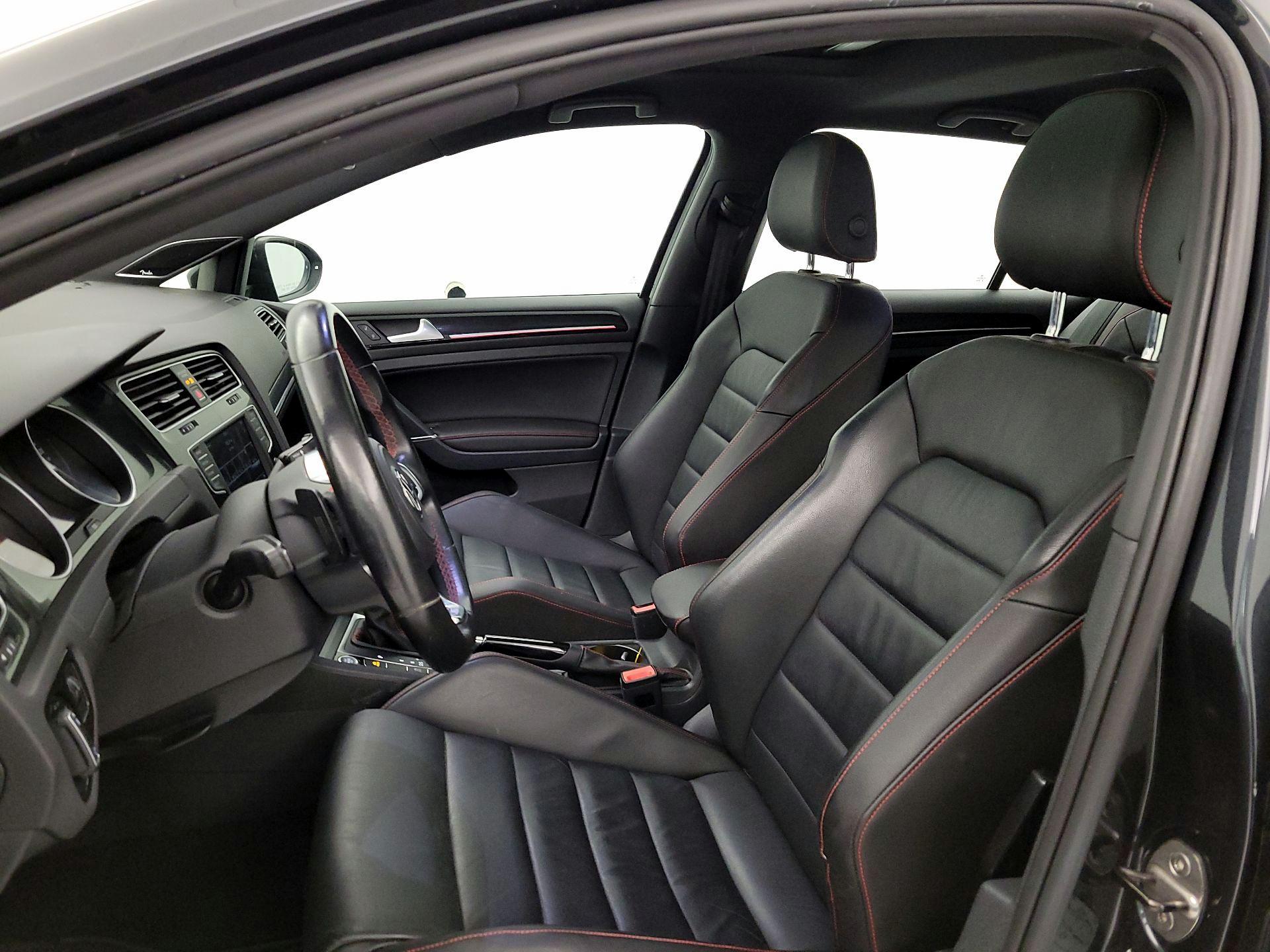 Thumbnail: 2016 Volkswagen Golf - 11