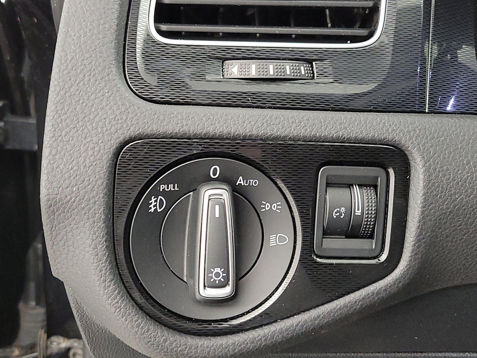 Thumbnail: 2016 Volkswagen Golf - 13