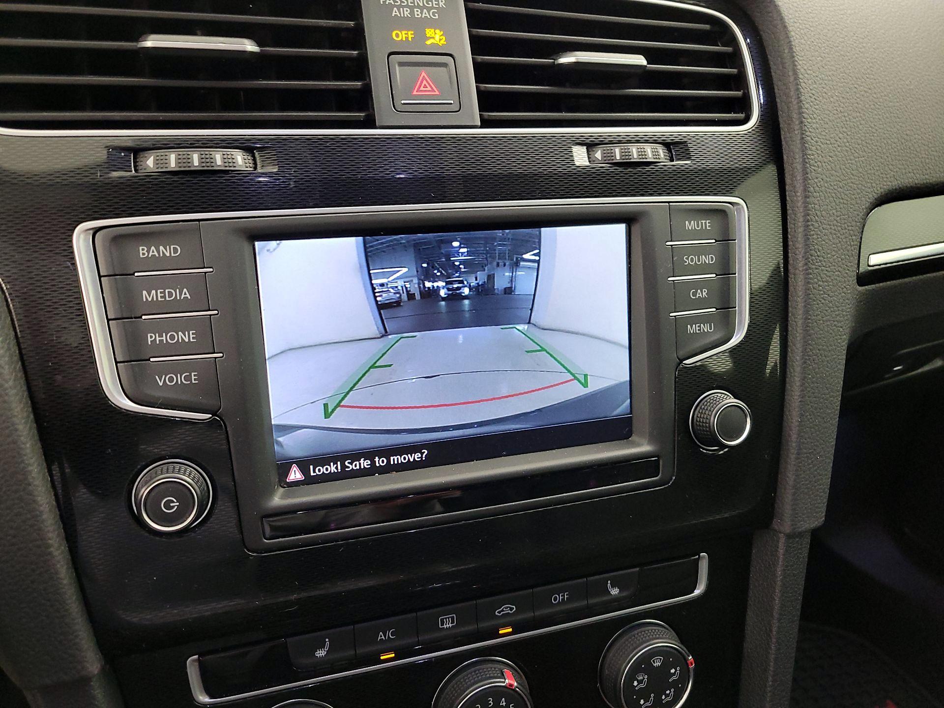 Thumbnail: 2016 Volkswagen Golf - 14