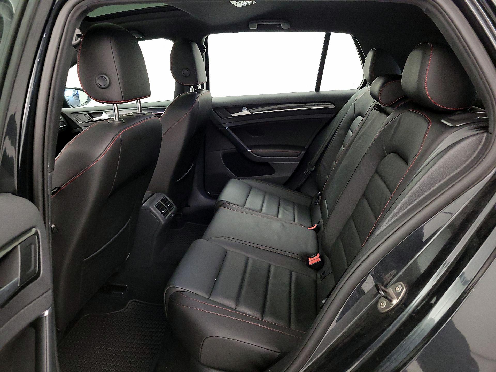 Thumbnail: 2016 Volkswagen Golf - 20