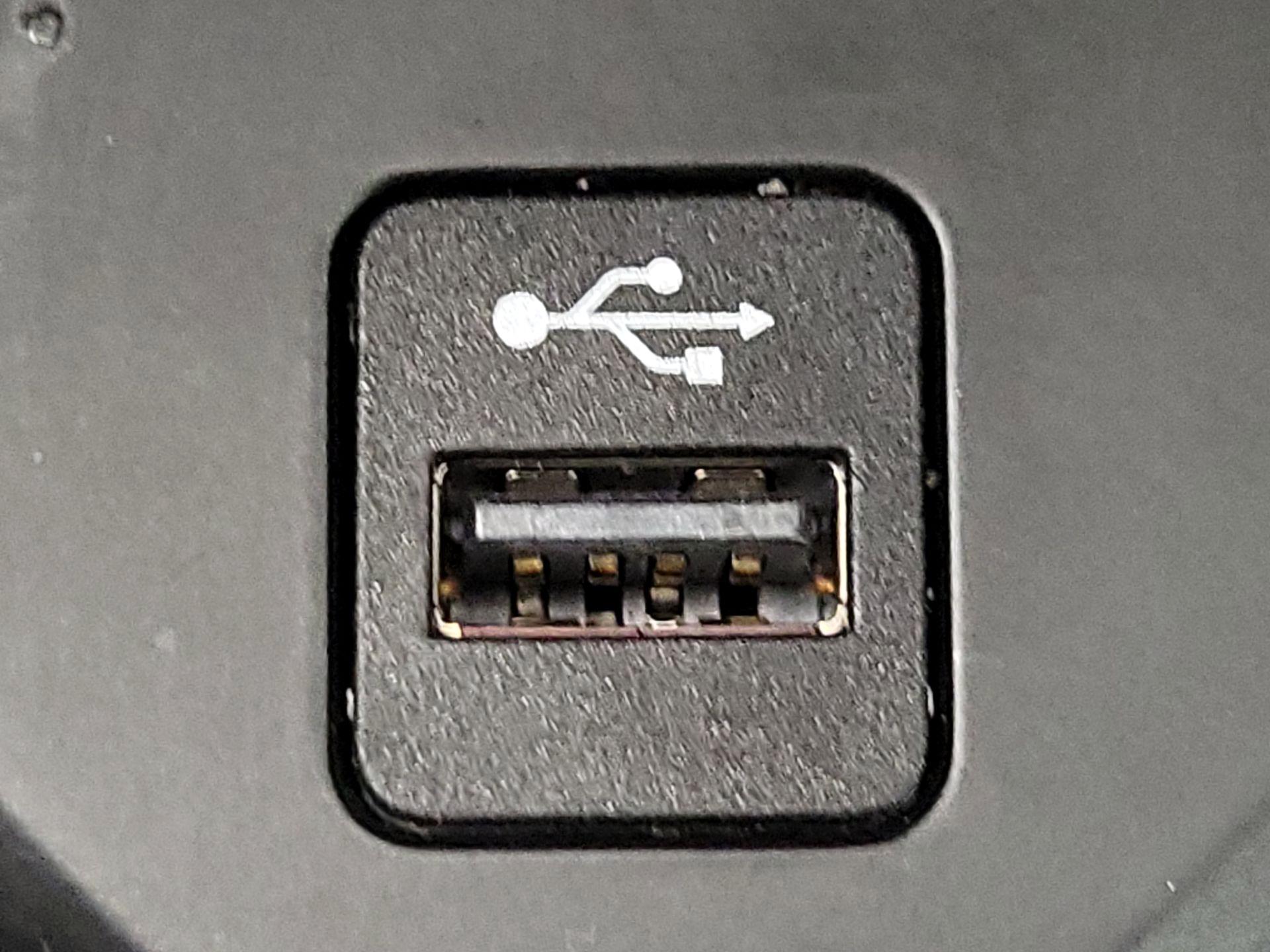 Thumbnail: 2022 BMW X6 - 19