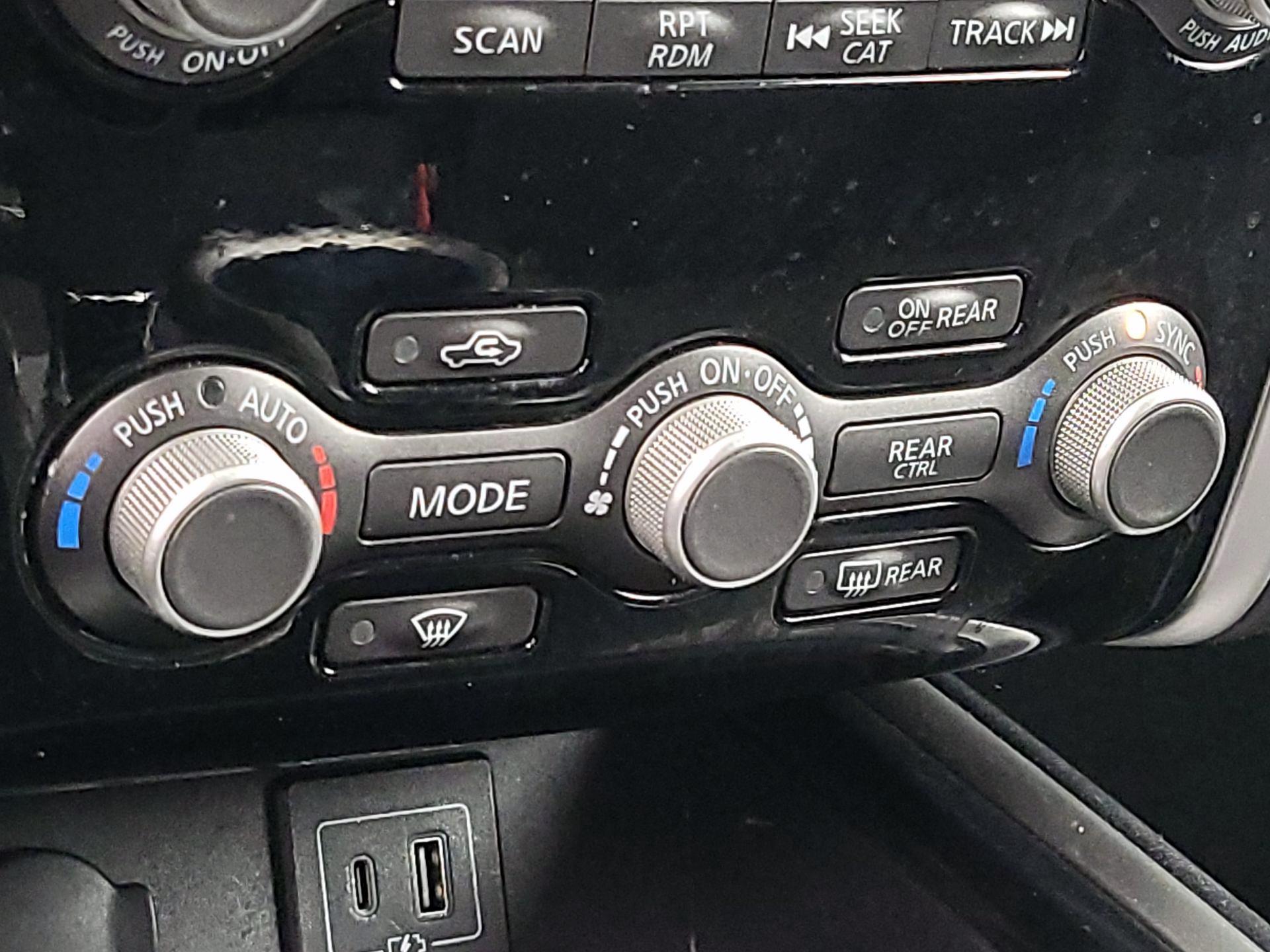 Thumbnail: 2019 Nissan Pathfinder - 16