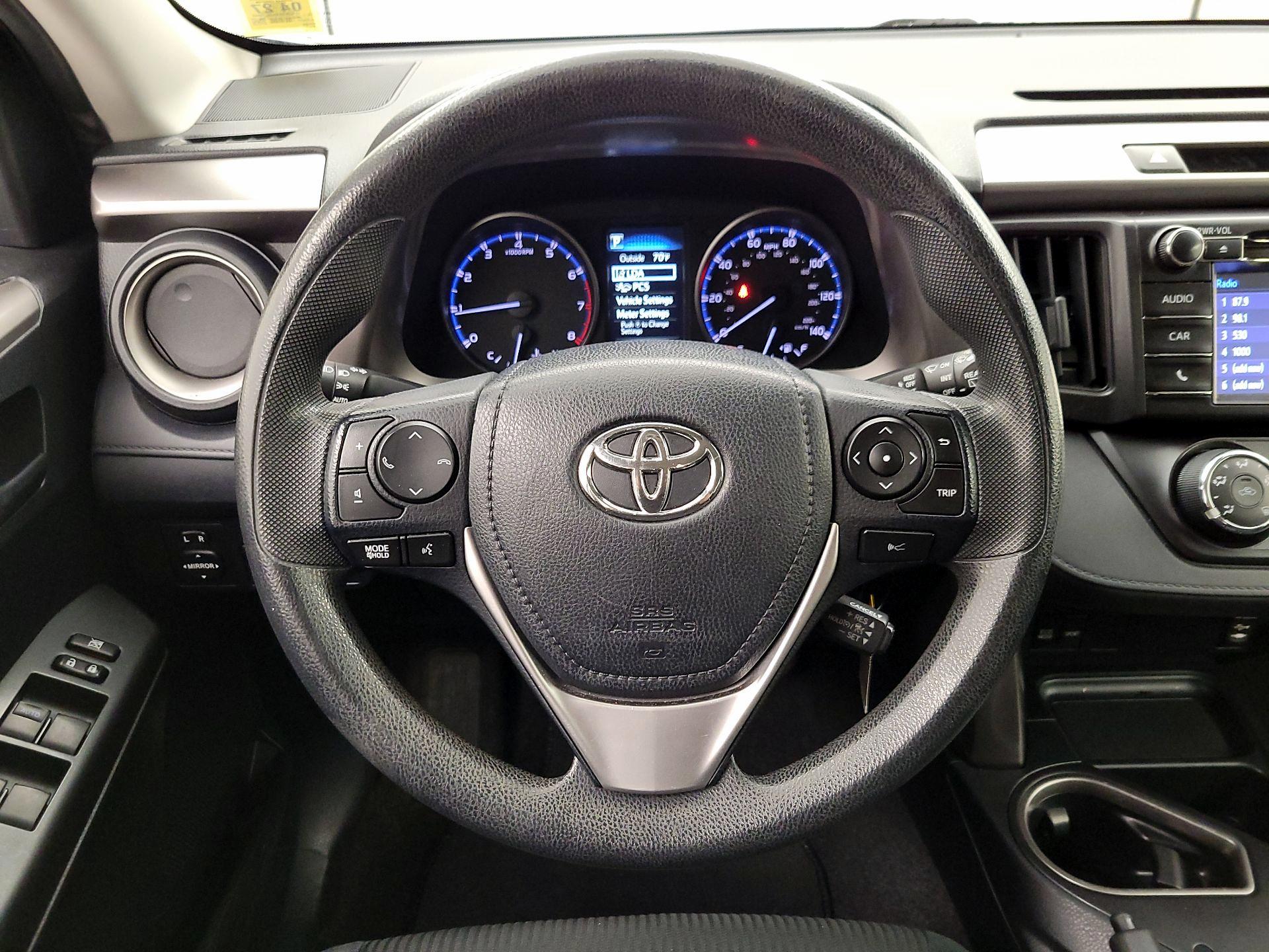 Thumbnail: 2018 Toyota RAV4 - 10