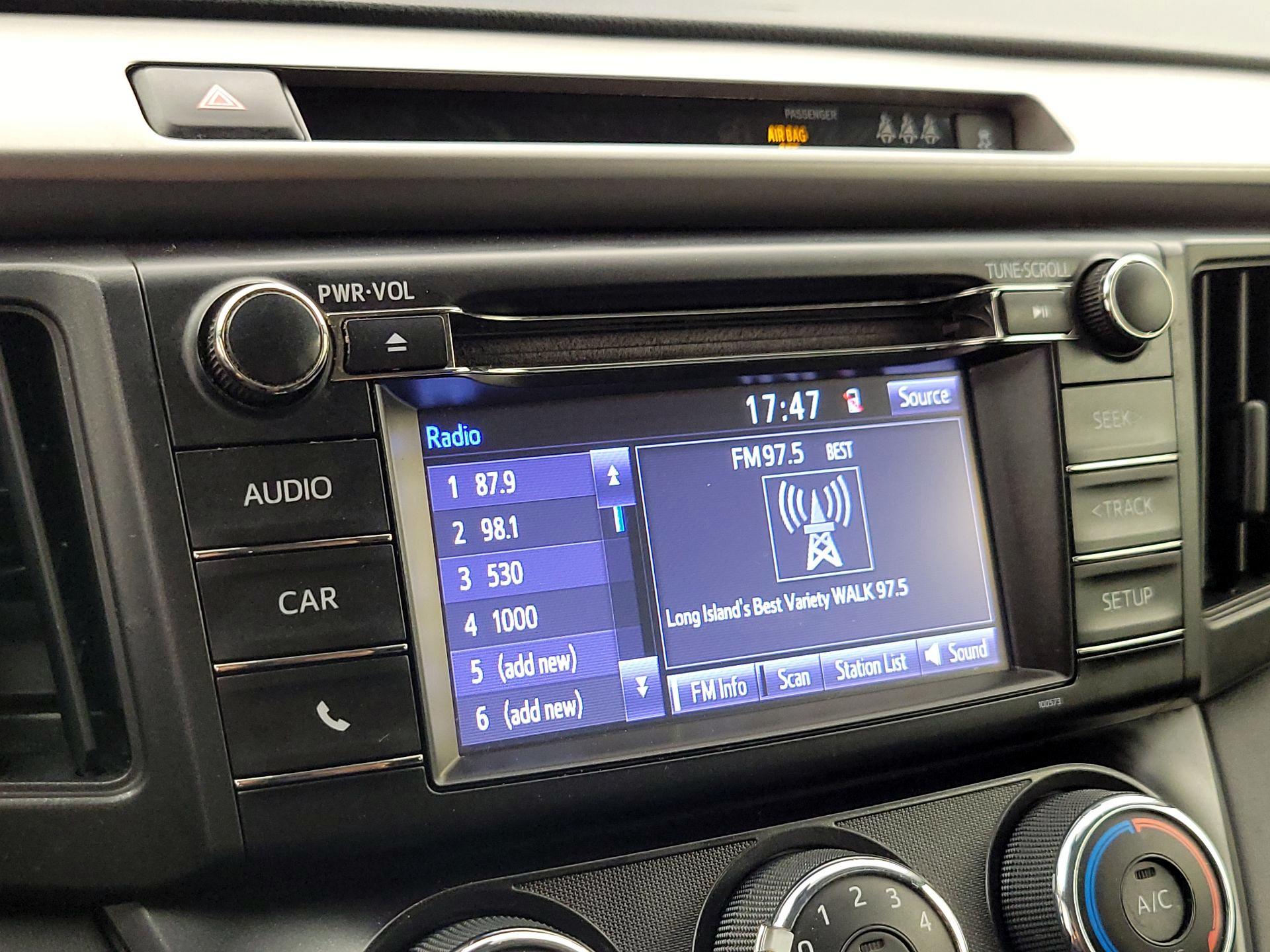 Thumbnail: 2018 Toyota RAV4 - 15