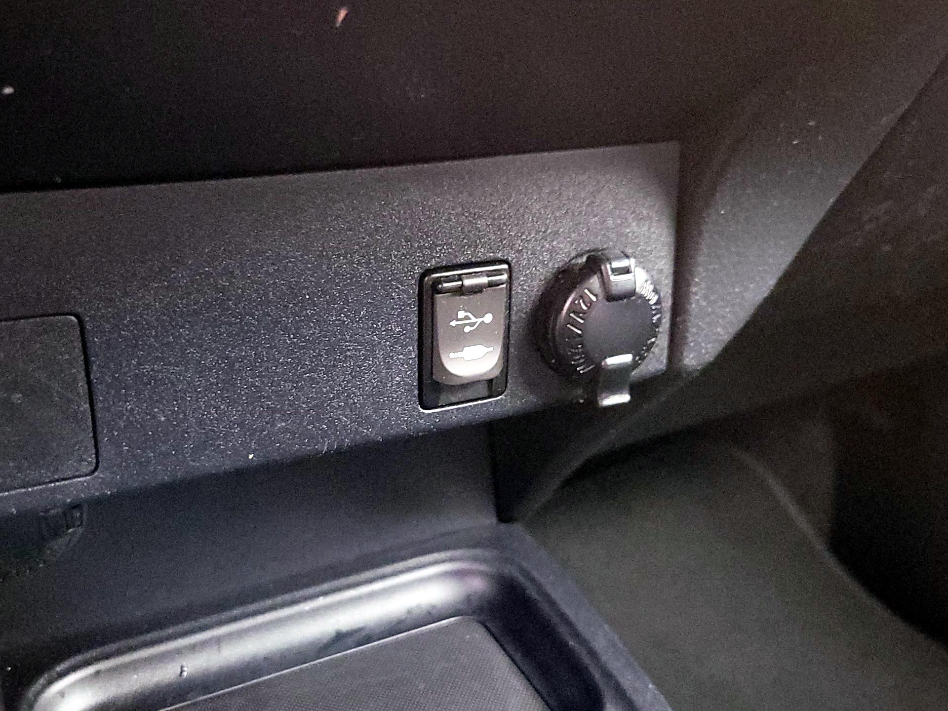 Thumbnail: 2018 Toyota RAV4 - 18