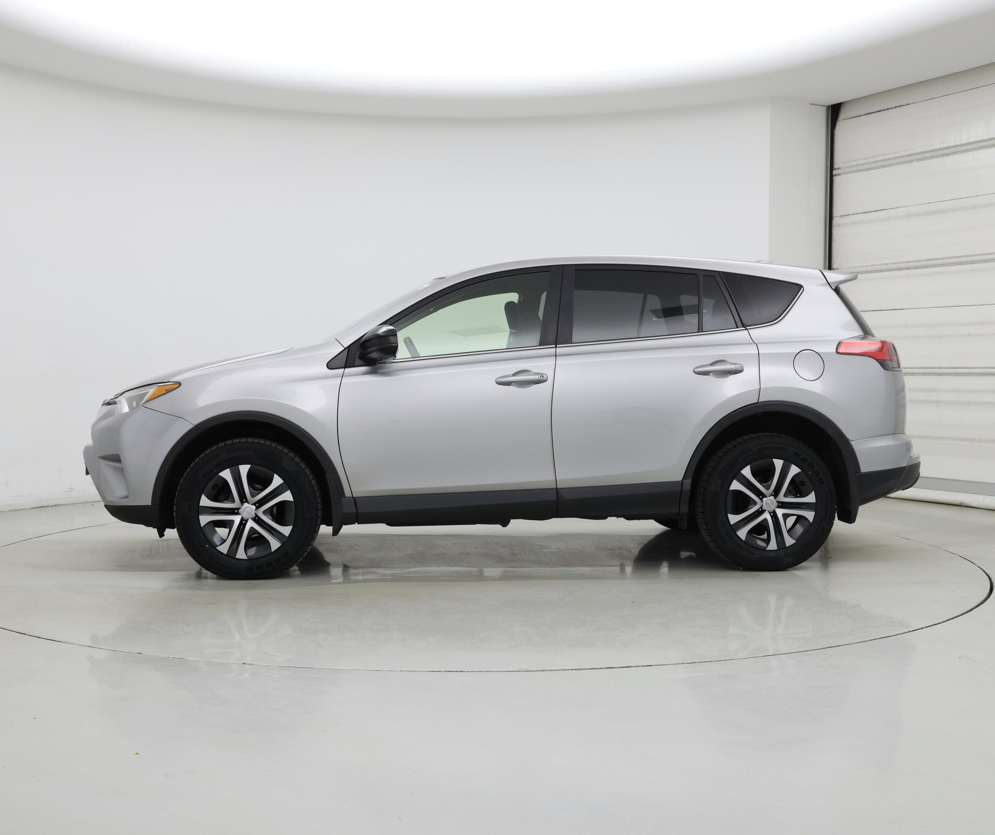 Thumbnail: 2018 Toyota RAV4 - 3