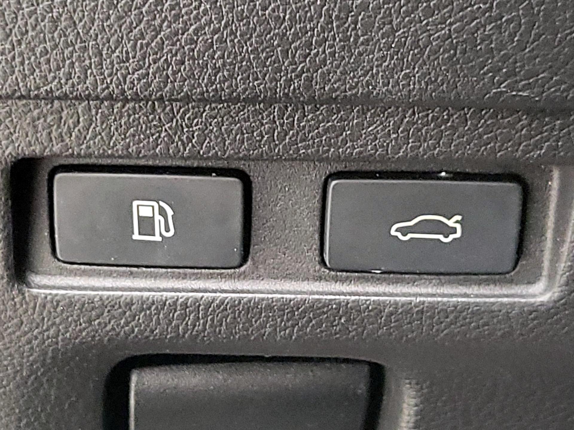 Thumbnail: 2021 Lexus ES - 13