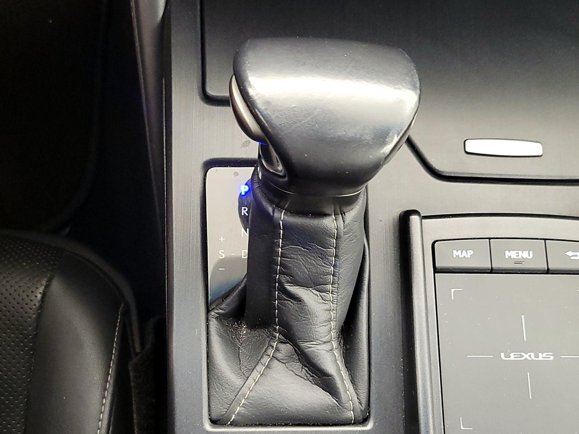 Thumbnail: 2021 Lexus ES - 18