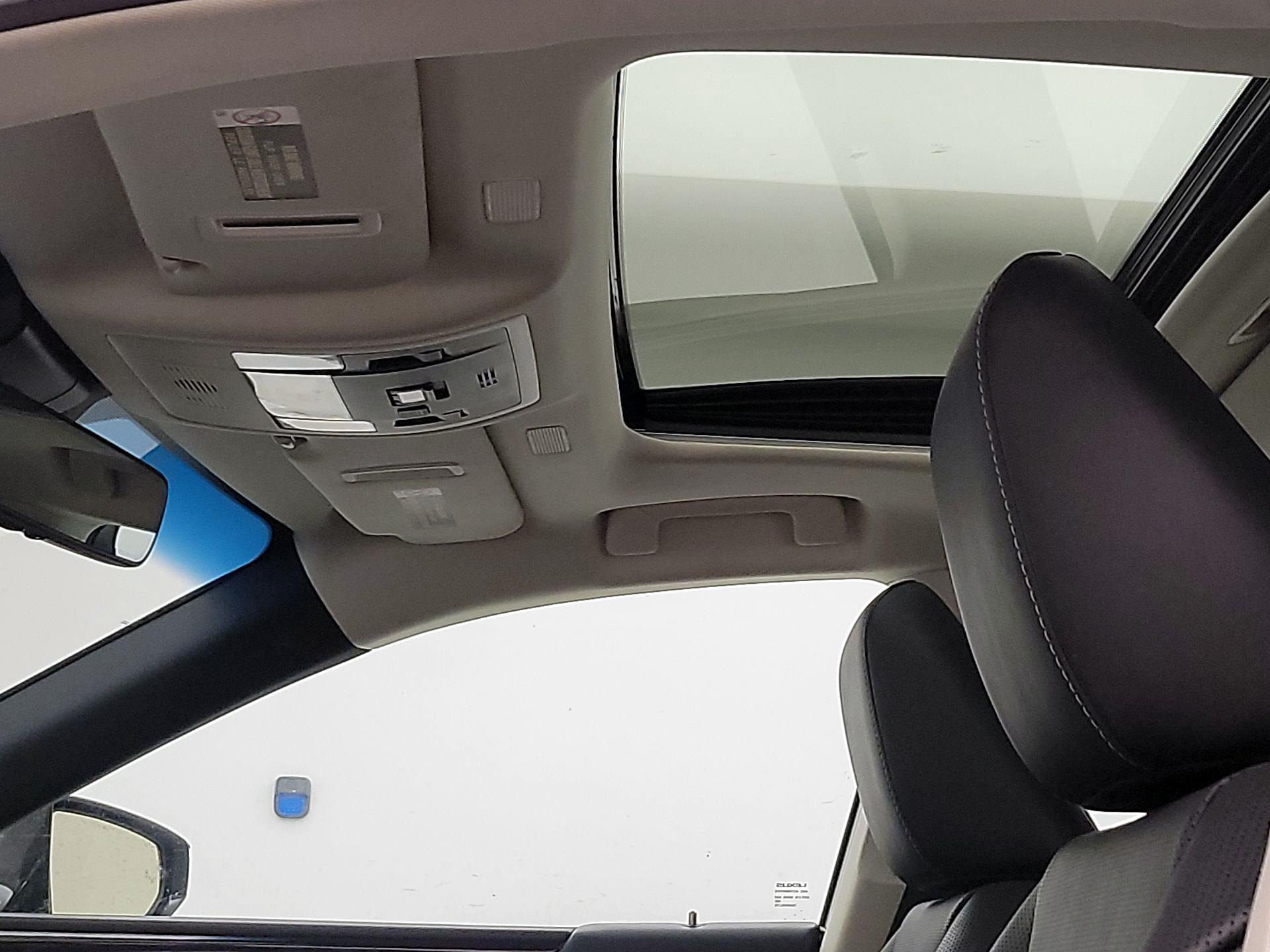 Thumbnail: 2021 Lexus ES - 20