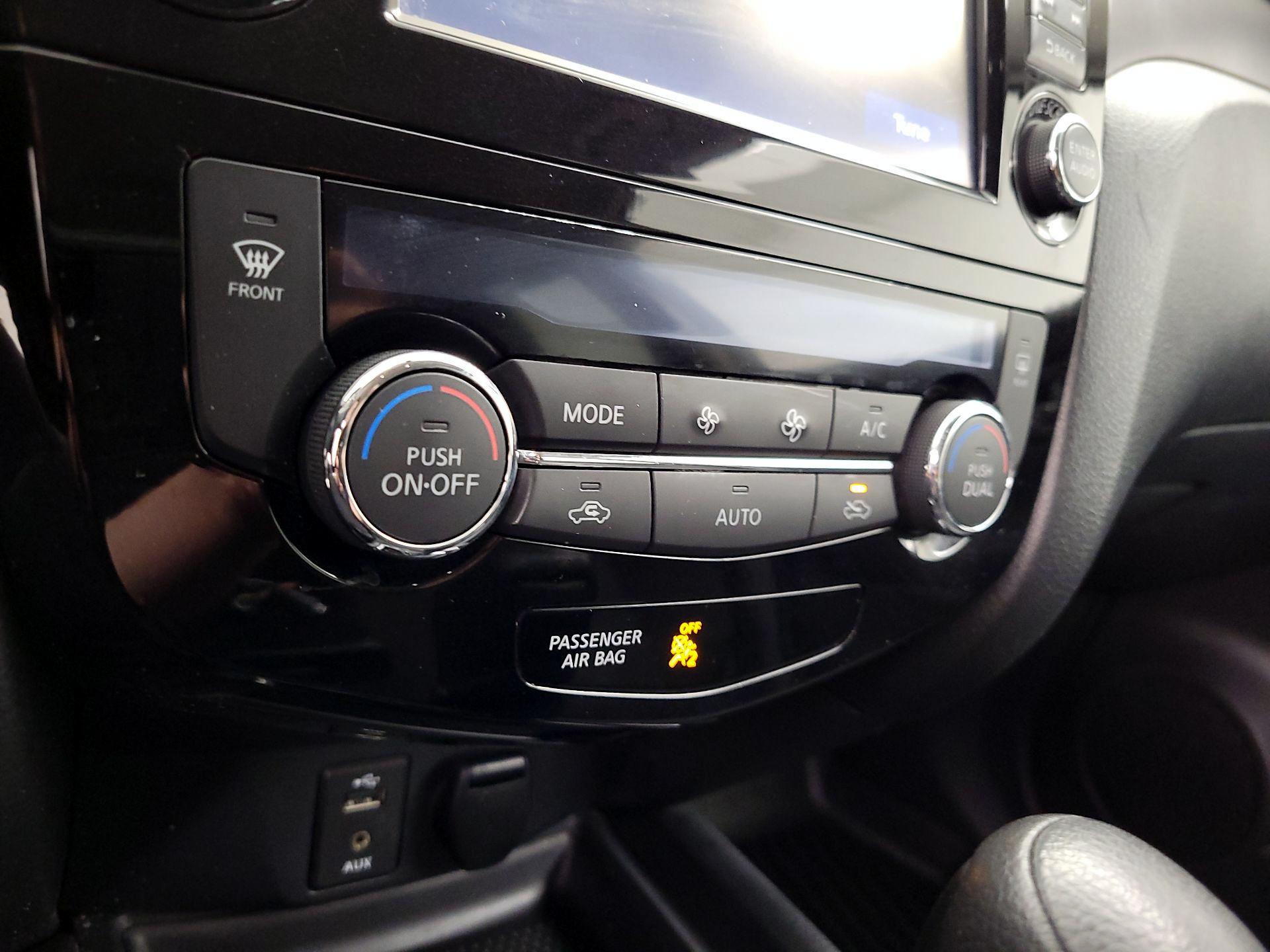 Thumbnail: 2016 Nissan Rogue - 16