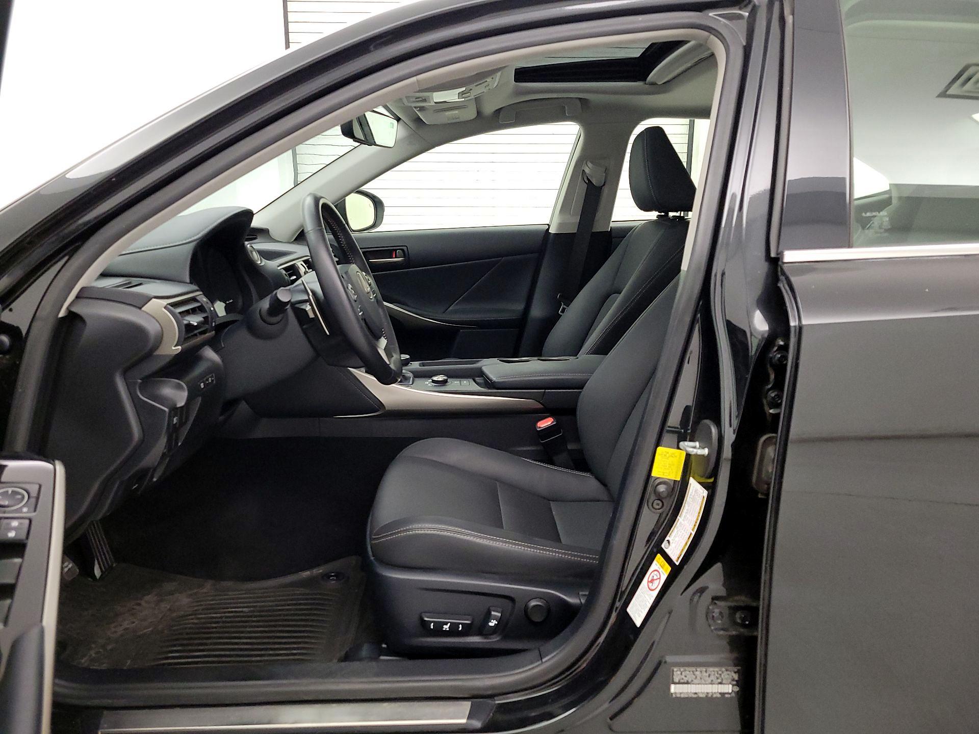 Thumbnail: 2017 Lexus IS - 11