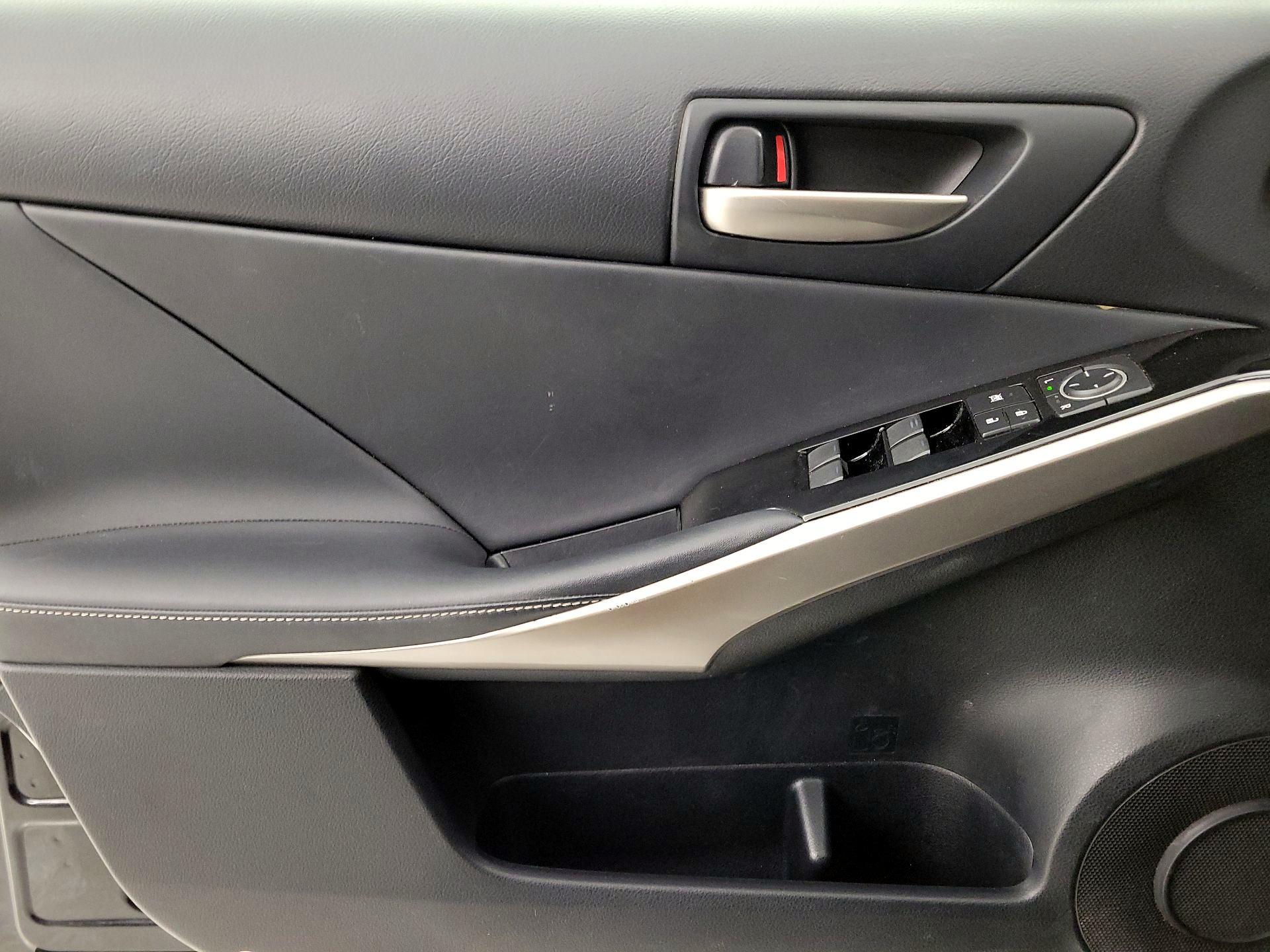 Thumbnail: 2017 Lexus IS - 12