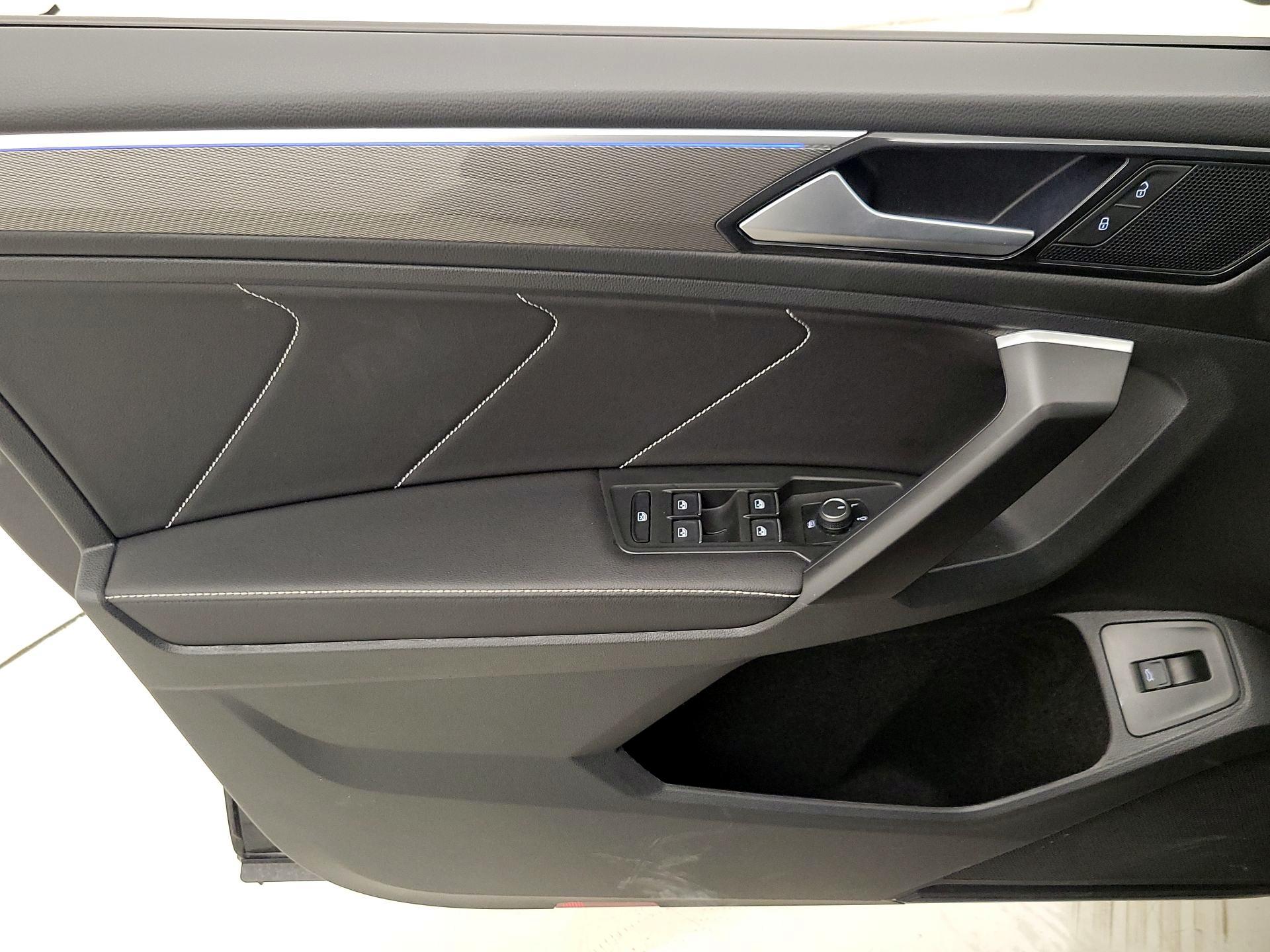 Thumbnail: 2024 Volkswagen Tiguan - 12