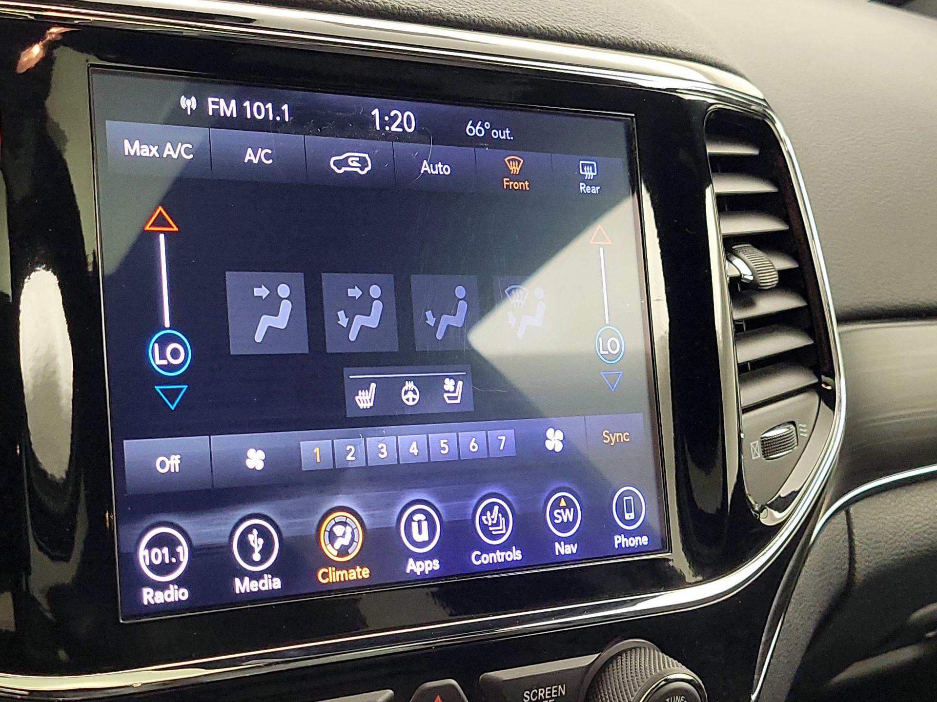 Thumbnail: 2019 Jeep Grand Cherokee - 17