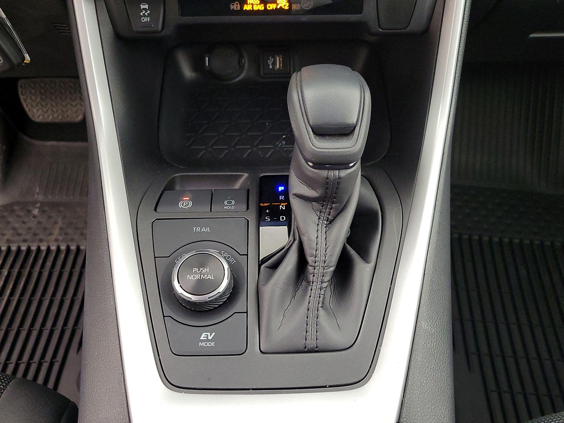 Thumbnail: 2024 Toyota RAV4 - 17